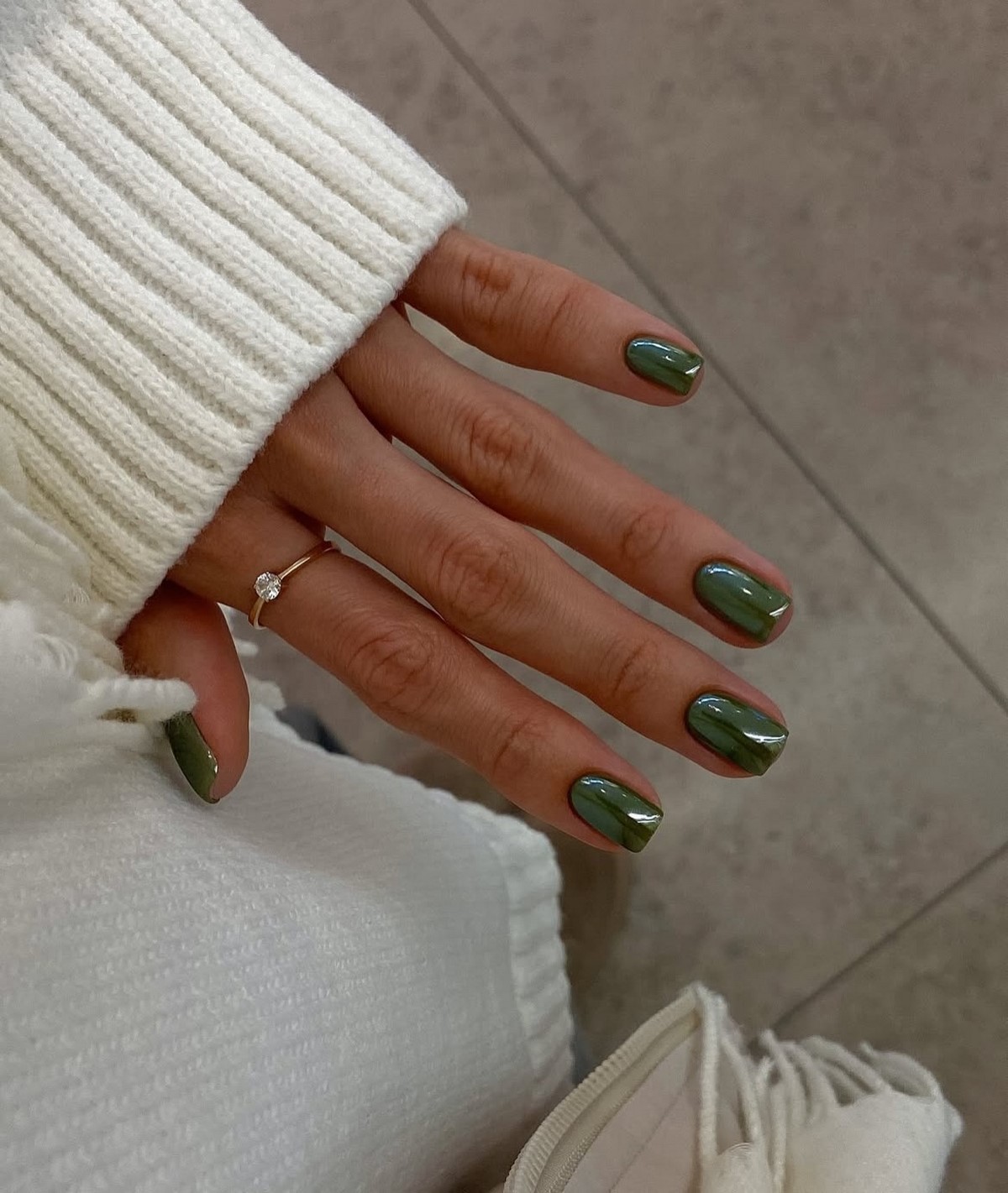 Манікюр на Новий рік 2027: тренди для коротких нігтів