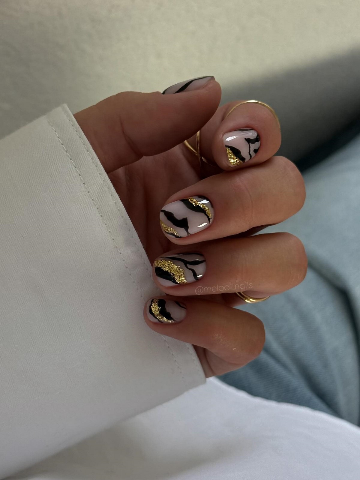 Манікюр із золотими мотивами у січні 2026 року