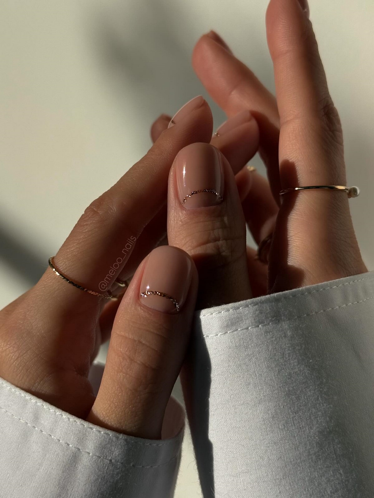 Манікюр із золотими мотивами у січні 2026 року