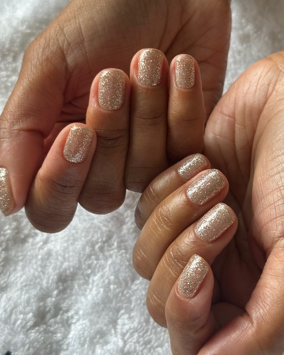 Манікюр із золотими мотивами у січні 2026 року