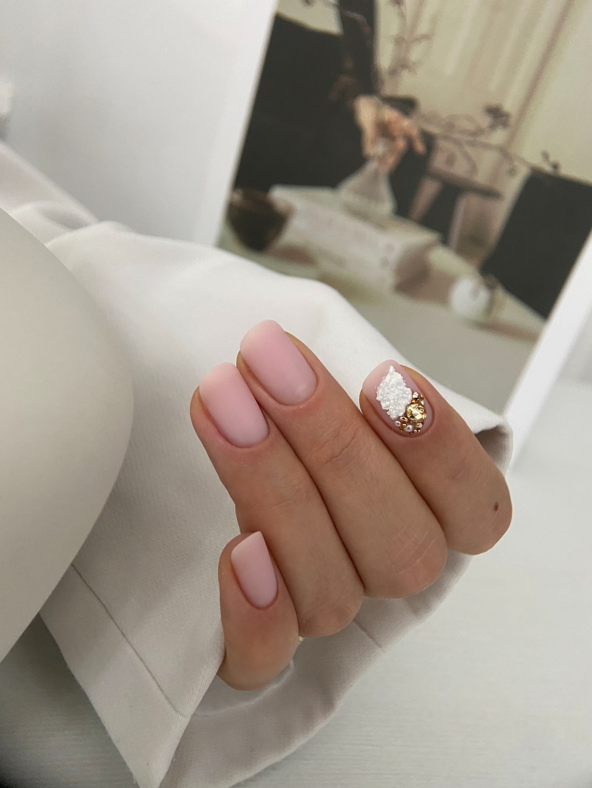 Манікюр із золотими мотивами у січні 2026 року