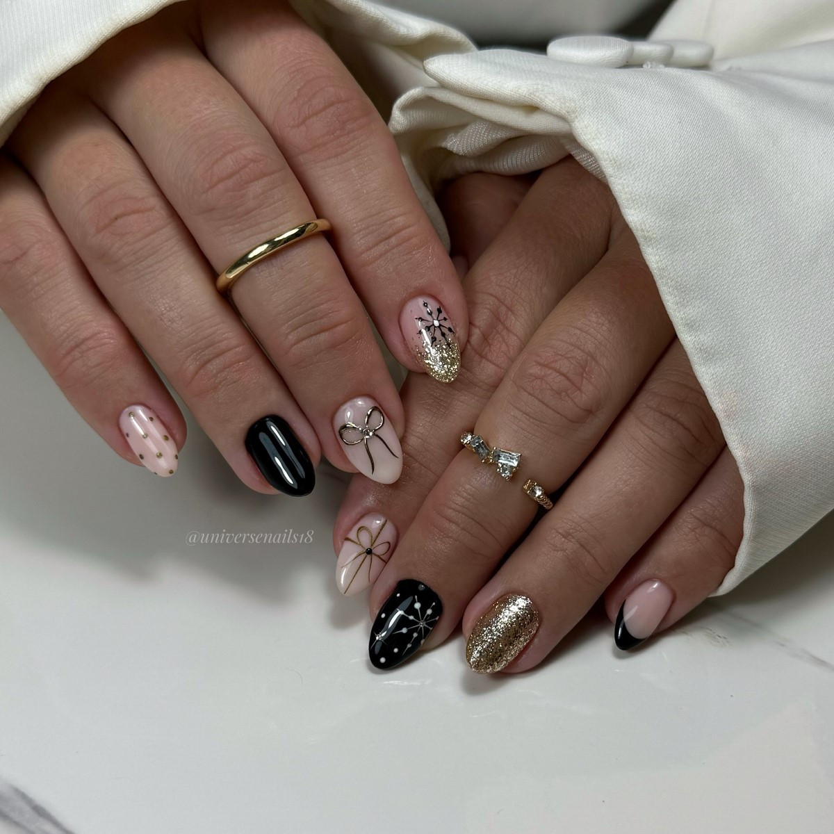 Манікюр із золотими мотивами у січні 2026 року