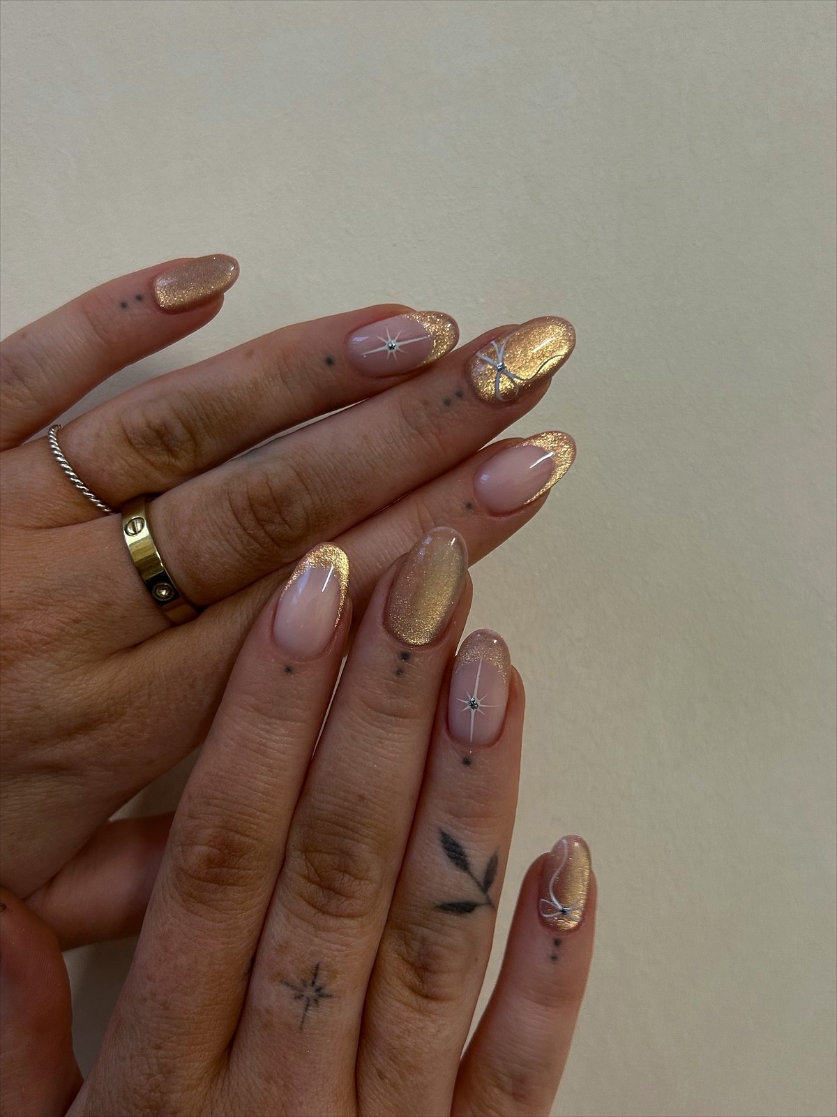 Манікюр із золотими мотивами у січні 2026 року