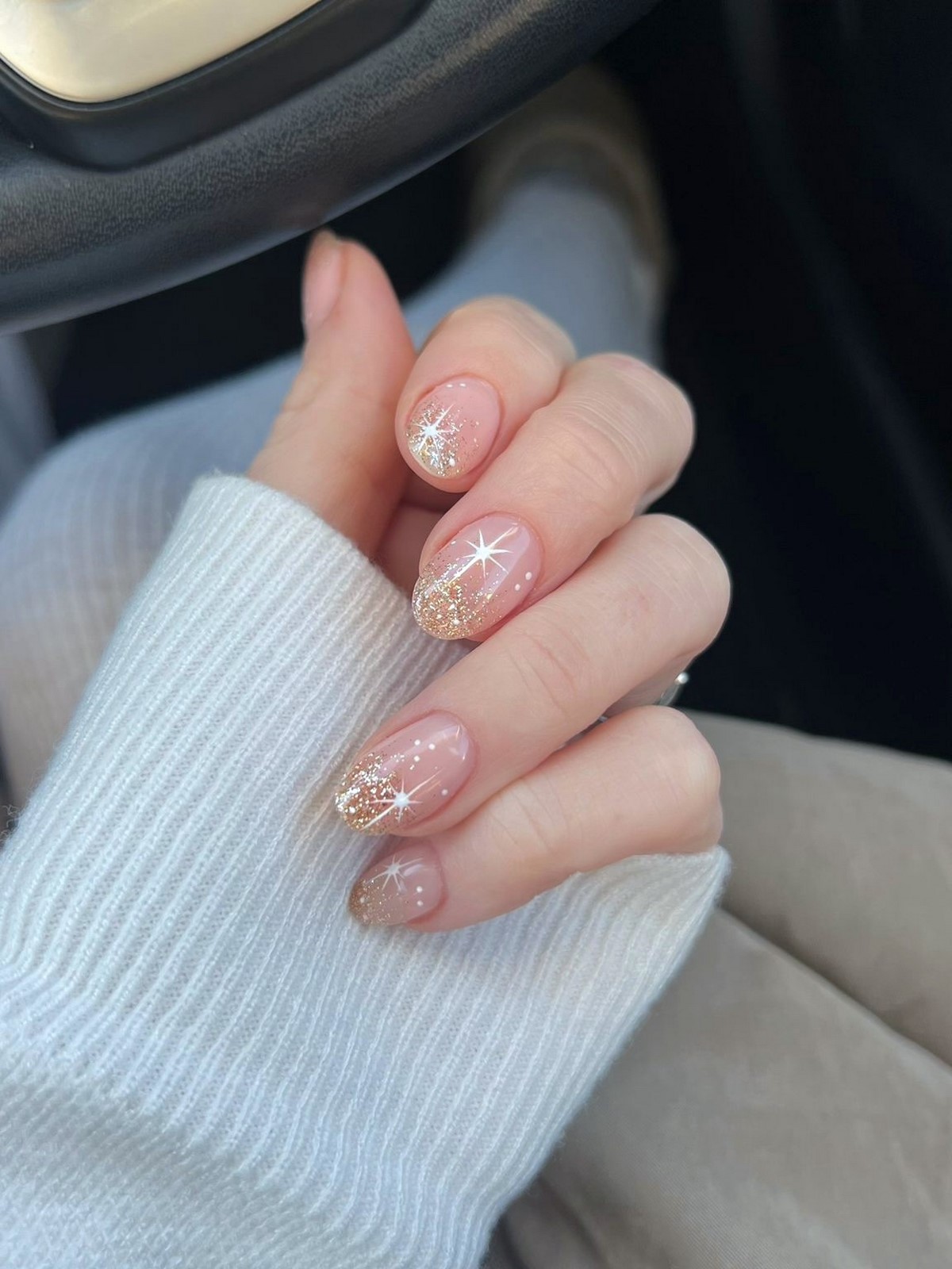 Манікюр із золотими мотивами у січні 2026 року