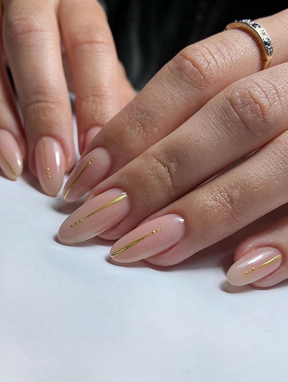 Манікюр із золотими мотивами у січні 2026 року