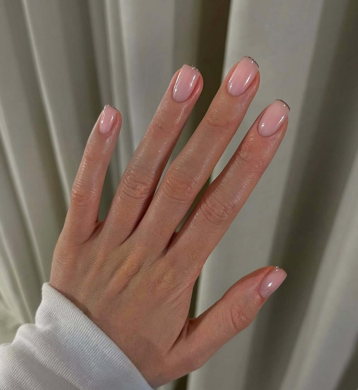 Френч-манікюр на короткі нігті в лютому 2026