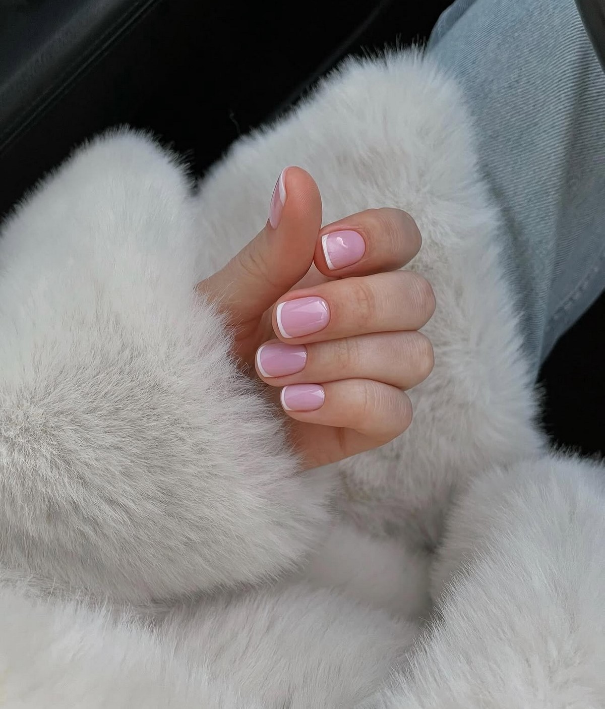 Френч-манікюр на короткі нігті в лютому 2026