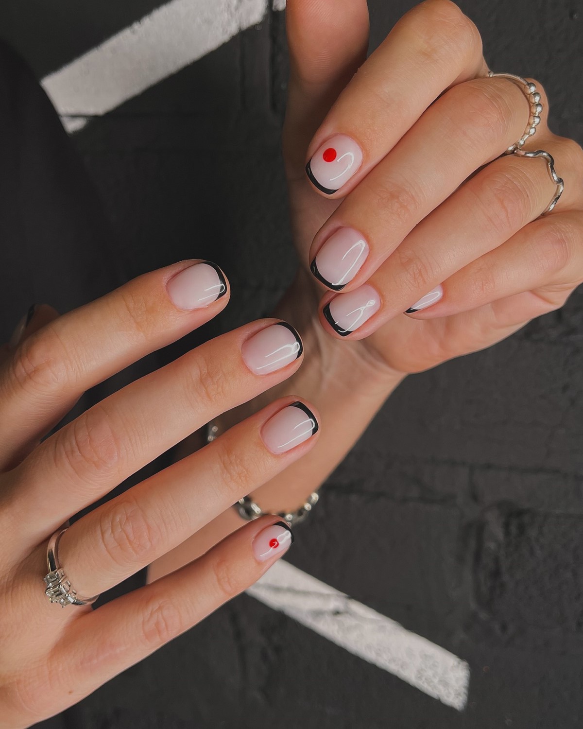 Френч-манікюр на короткі нігті в лютому 2026