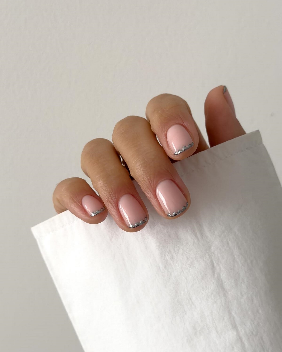 Френч-манікюр на короткі нігті в лютому 2026