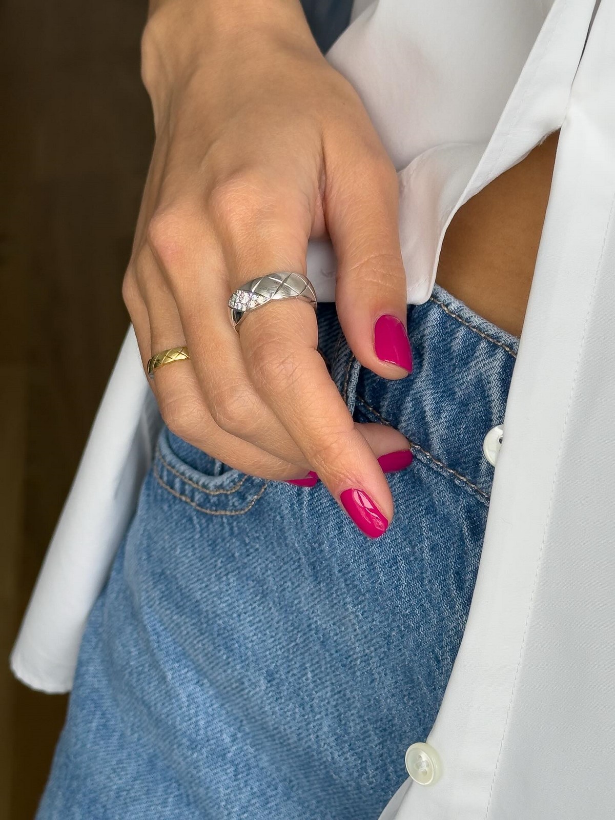 Манікюр без дизайну на короткі нігті для акуратного образу