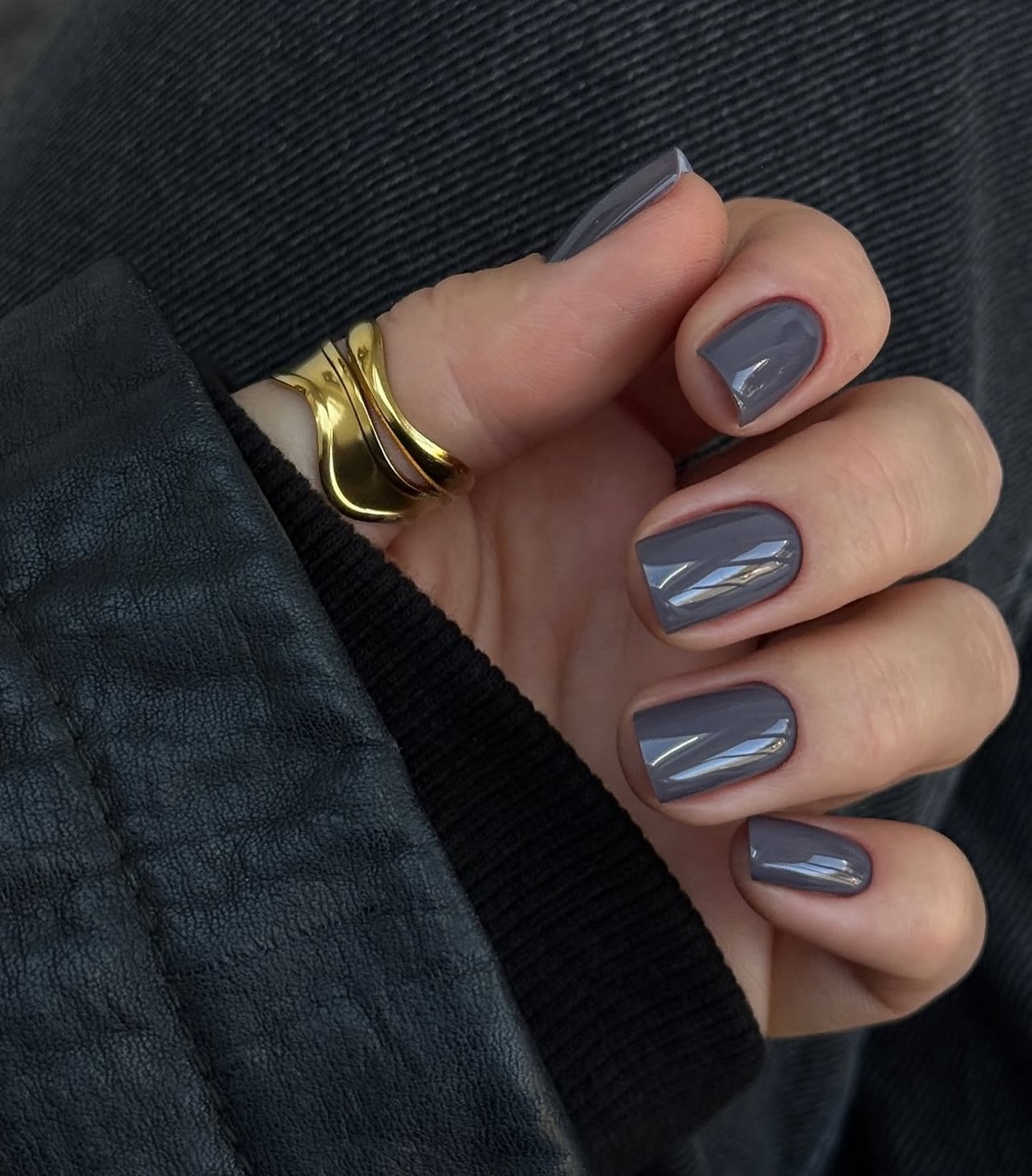 Манікюр без дизайну на короткі нігті для акуратного образу