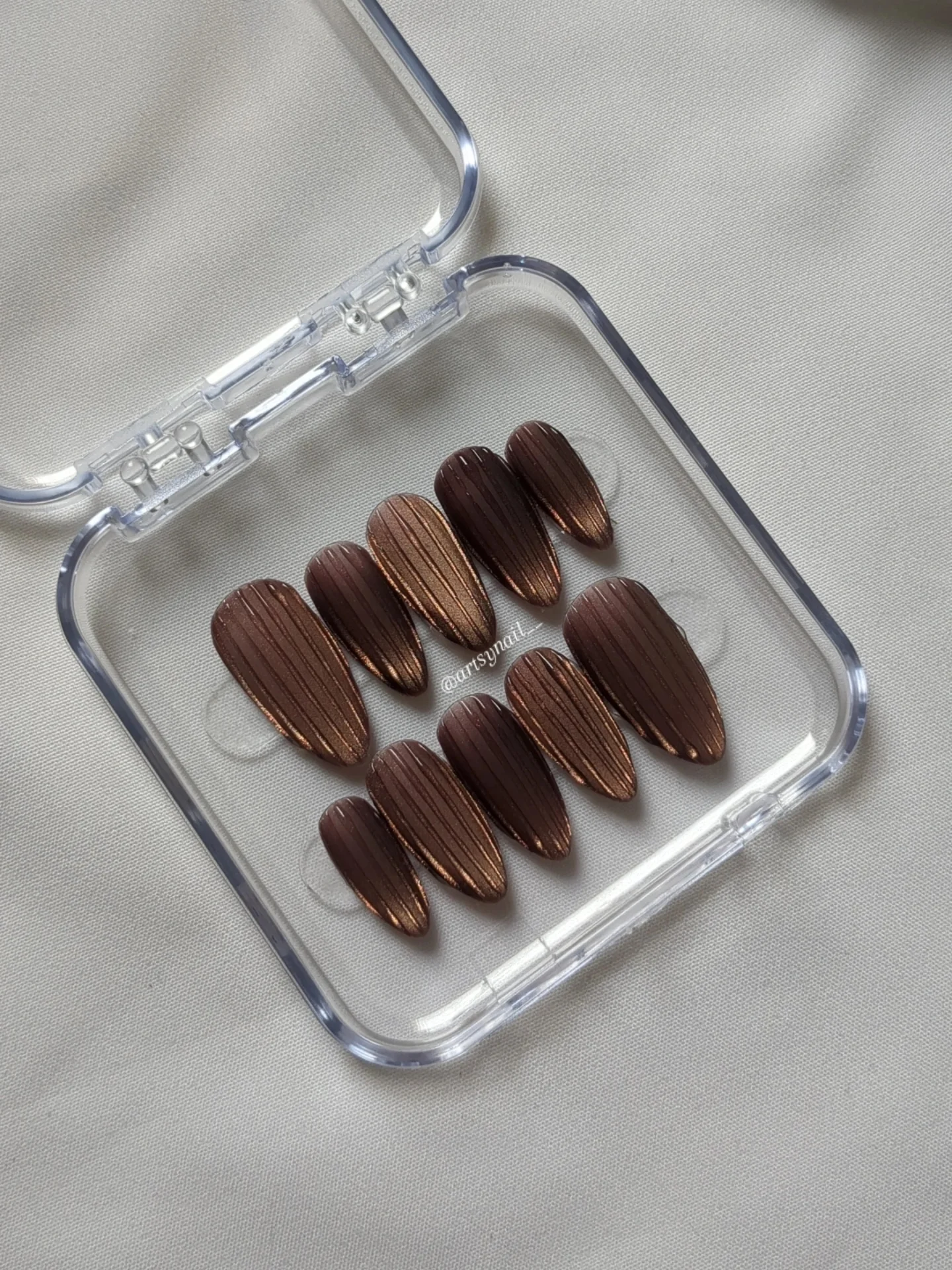 Glass Nails і ефект рифленого скла – хіт лютого 2026 року