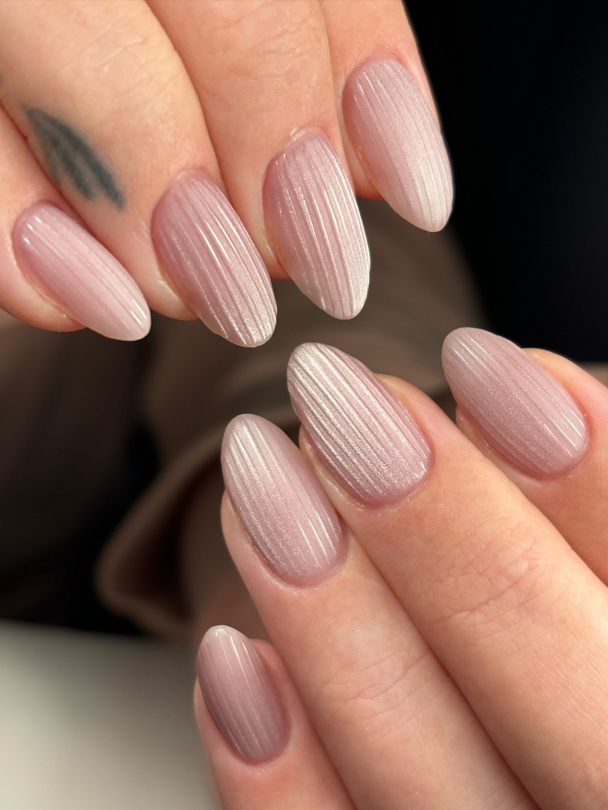 Glass Nails і ефект рифленого скла – хіт лютого 2026 року
