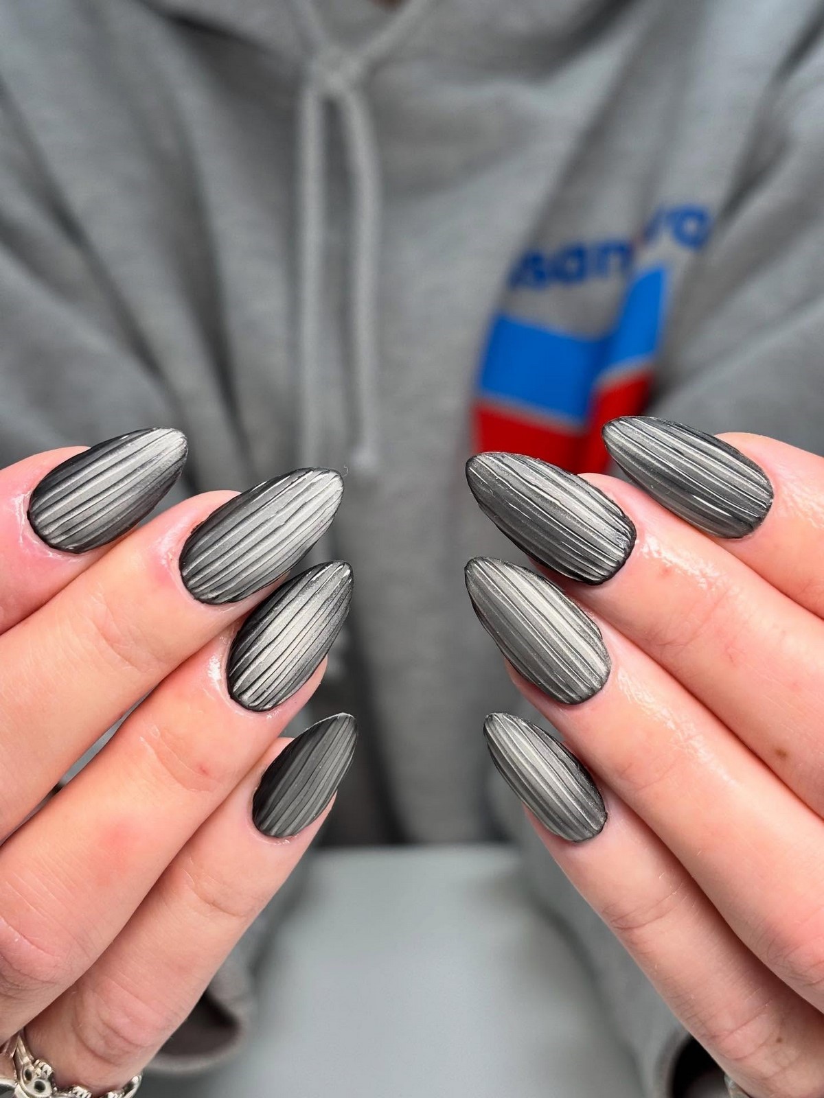 Glass Nails і ефект рифленого скла – хіт лютого 2026 року
