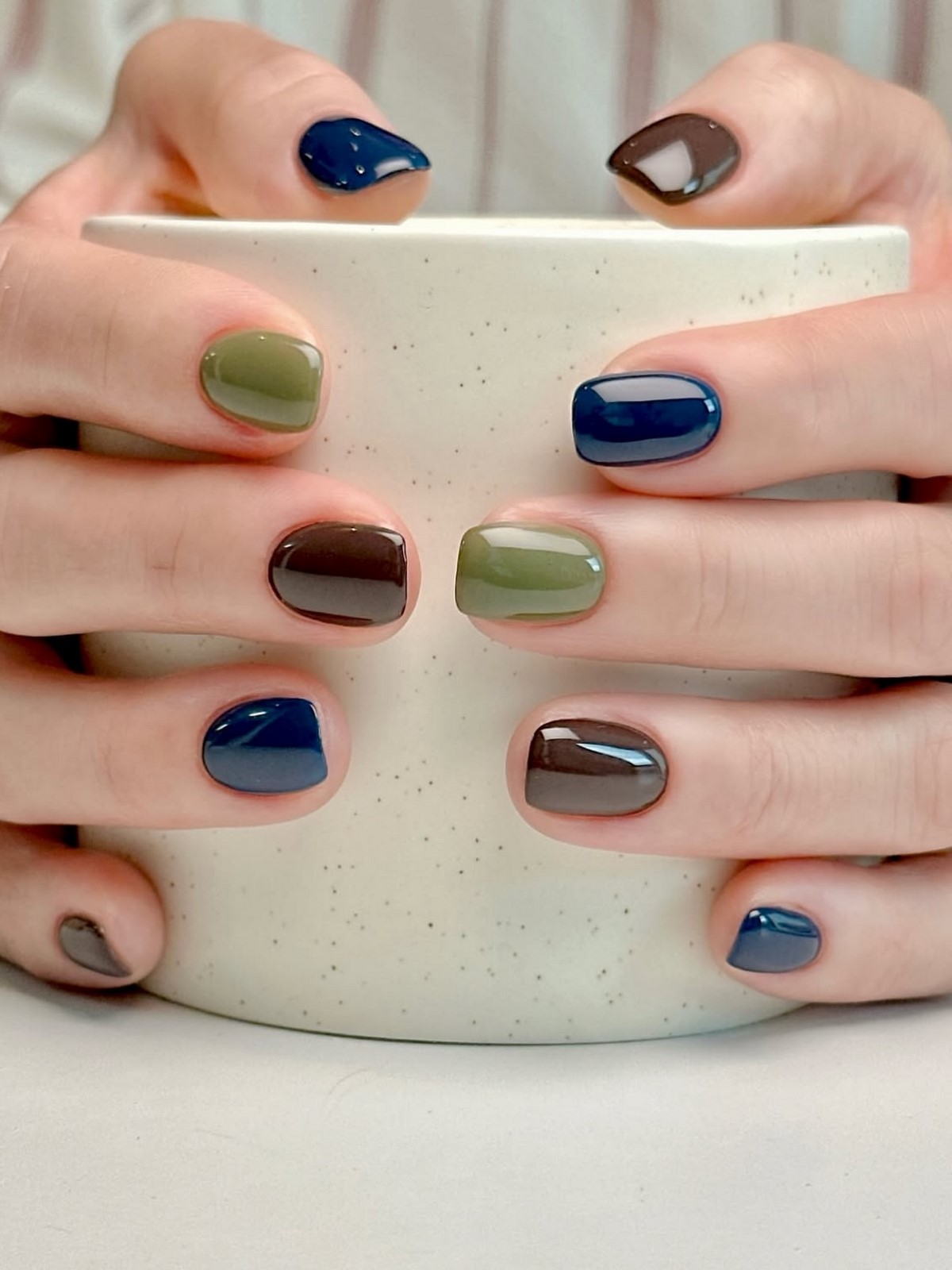 Манікюр на короткі нігті 2026 з ефектом дорогого салону