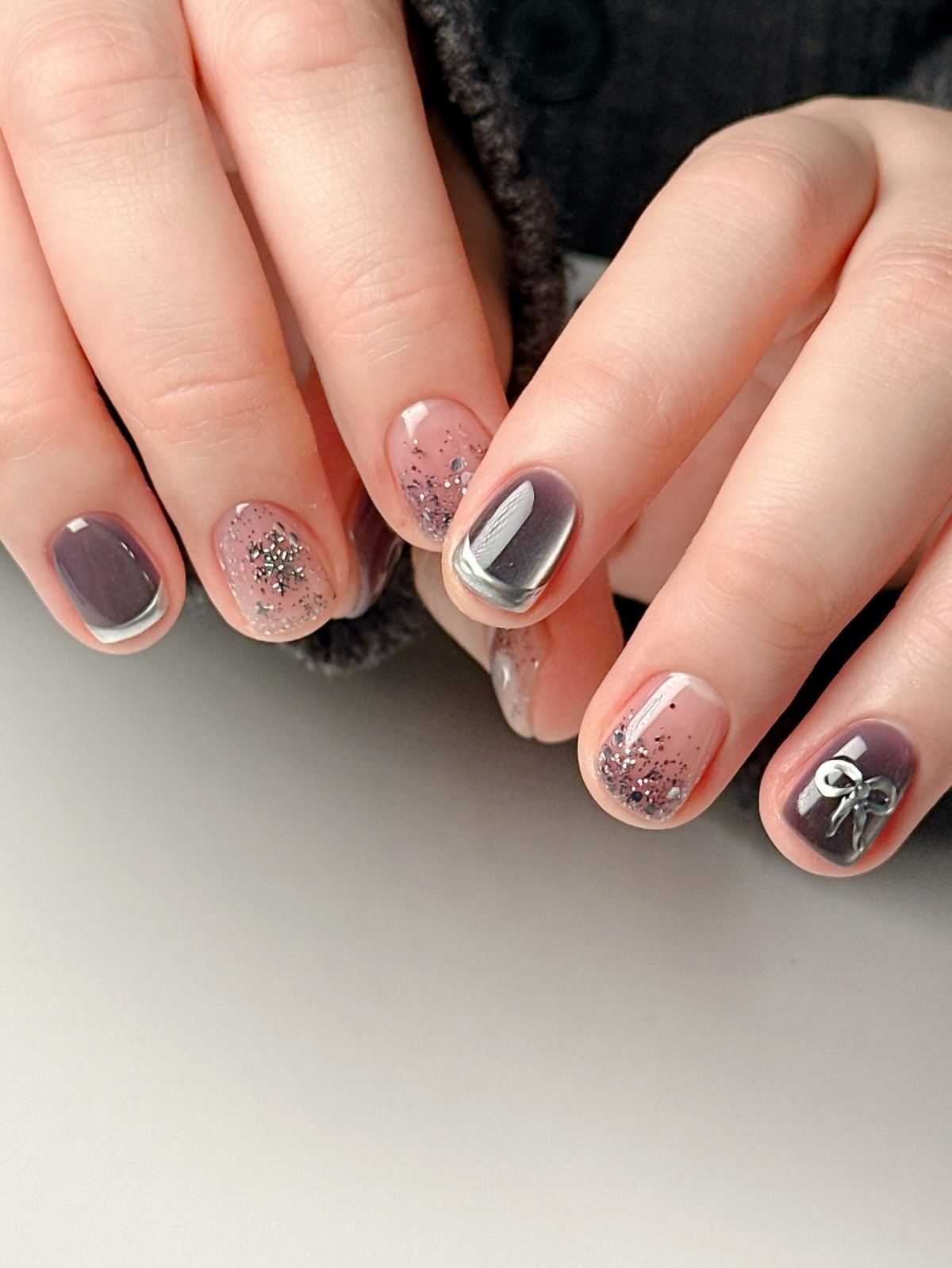 Манікюр на короткі нігті 2026 з ефектом дорогого салону