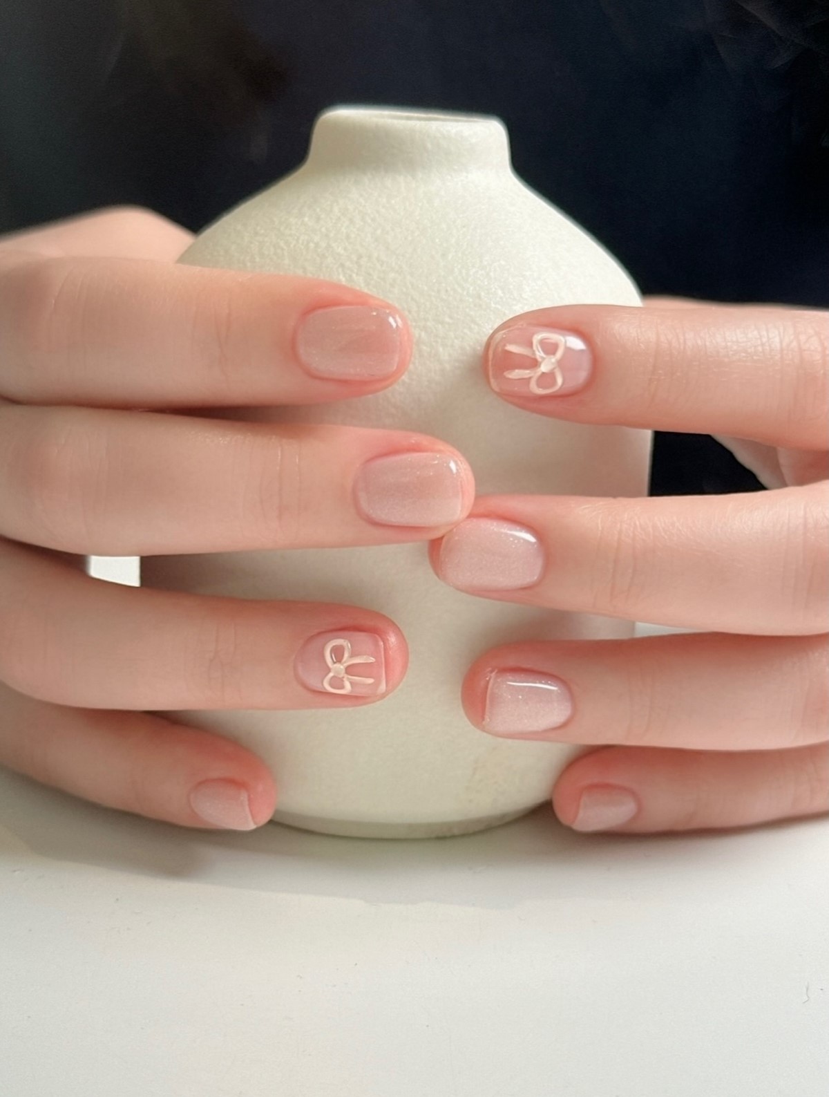 Манікюр на короткі нігті 2026 з ефектом дорогого салону