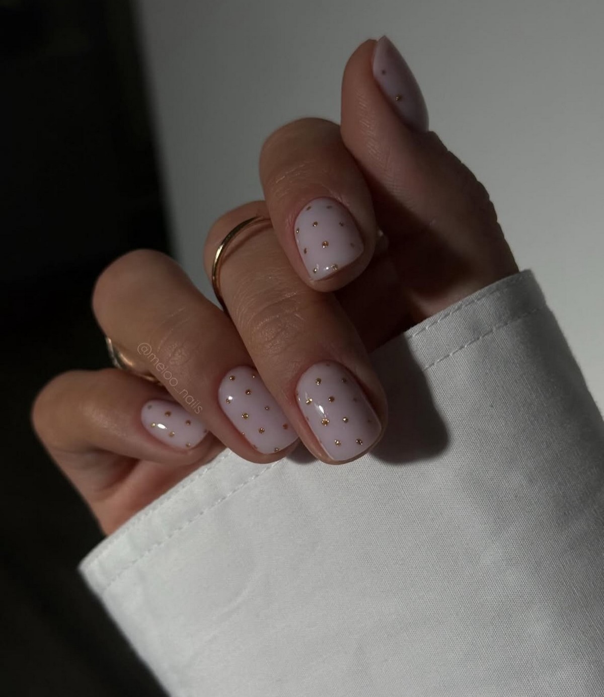 Манікюр на короткі нігті 2026 з ефектом дорогого салону