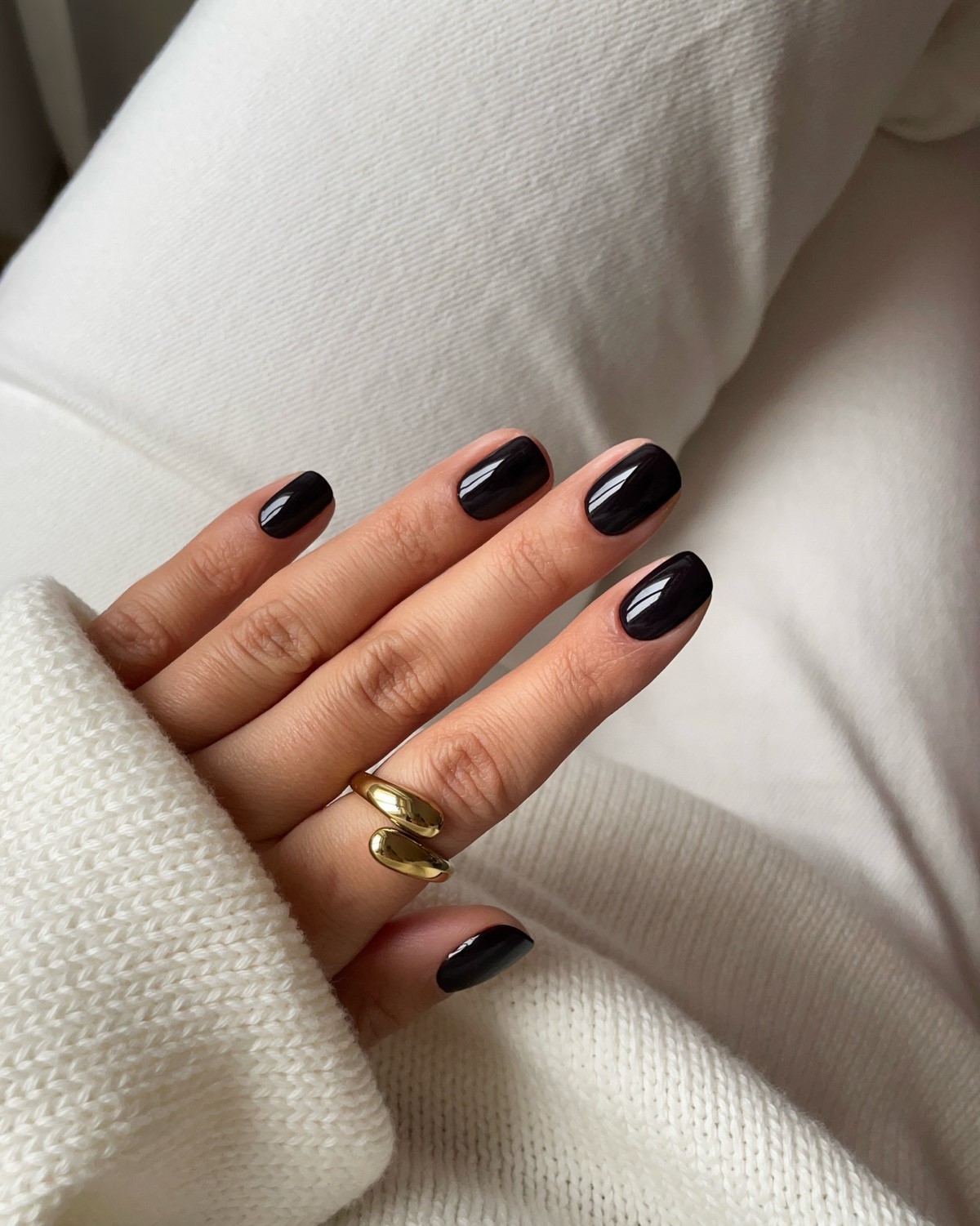 Манікюр на короткі нігті 2026 з ефектом дорогого салону