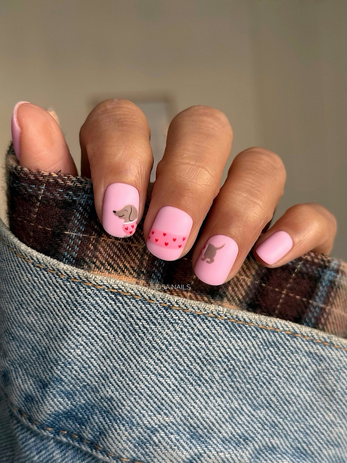 Манікюр на короткі нігті 2026 з ефектом дорогого салону