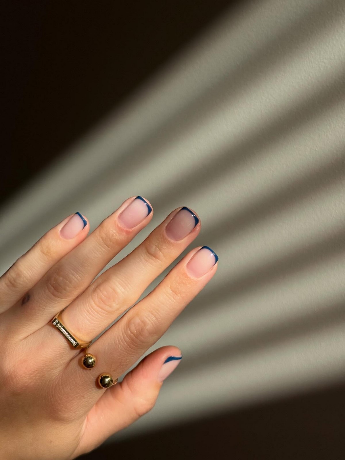 Манікюр на короткі нігті 2026 з ефектом дорогого салону