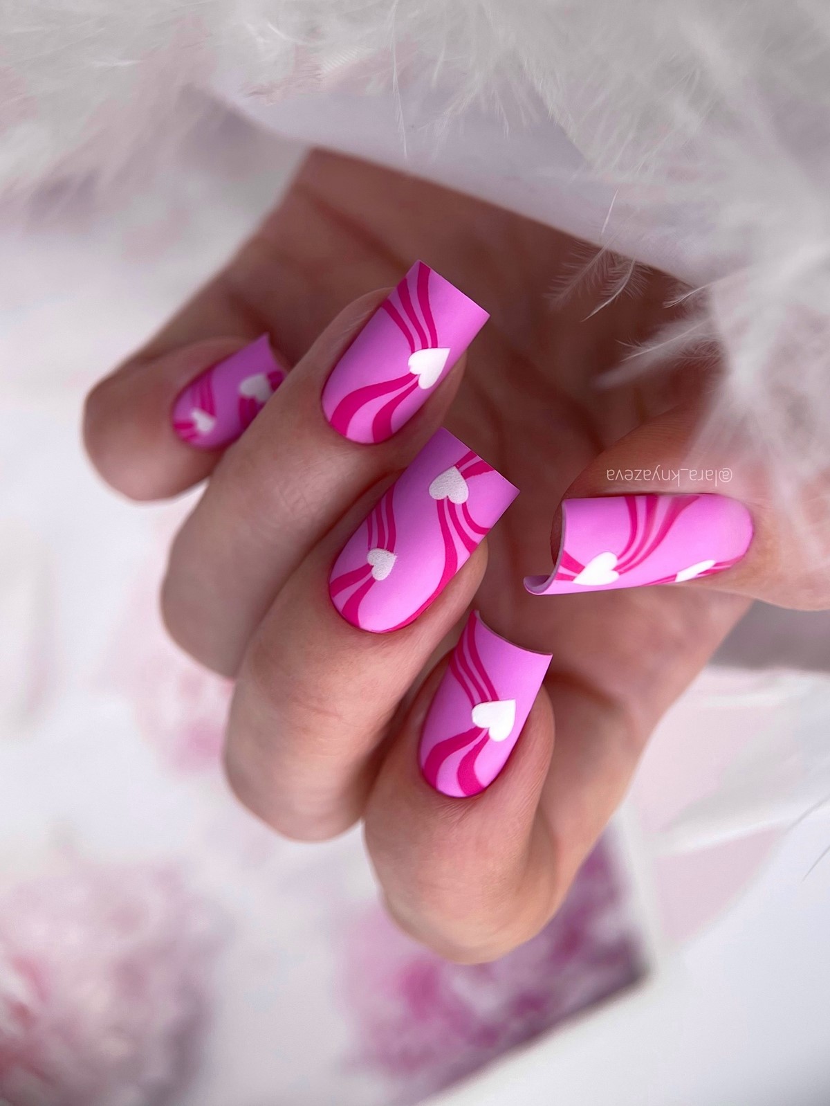 Модний манікюр до Дня святого Валентина 2026 з настроєм кохання