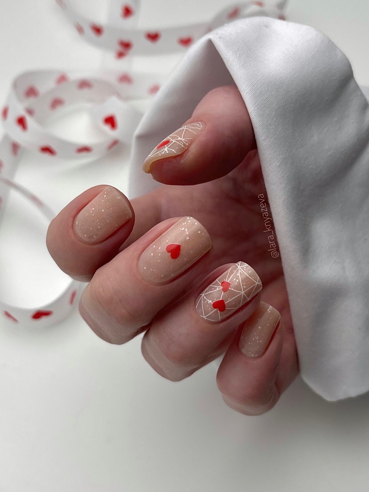 Модний манікюр до Дня святого Валентина 2026 з настроєм кохання