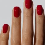 Червоний однотонний манікюр на квадратні нігті
