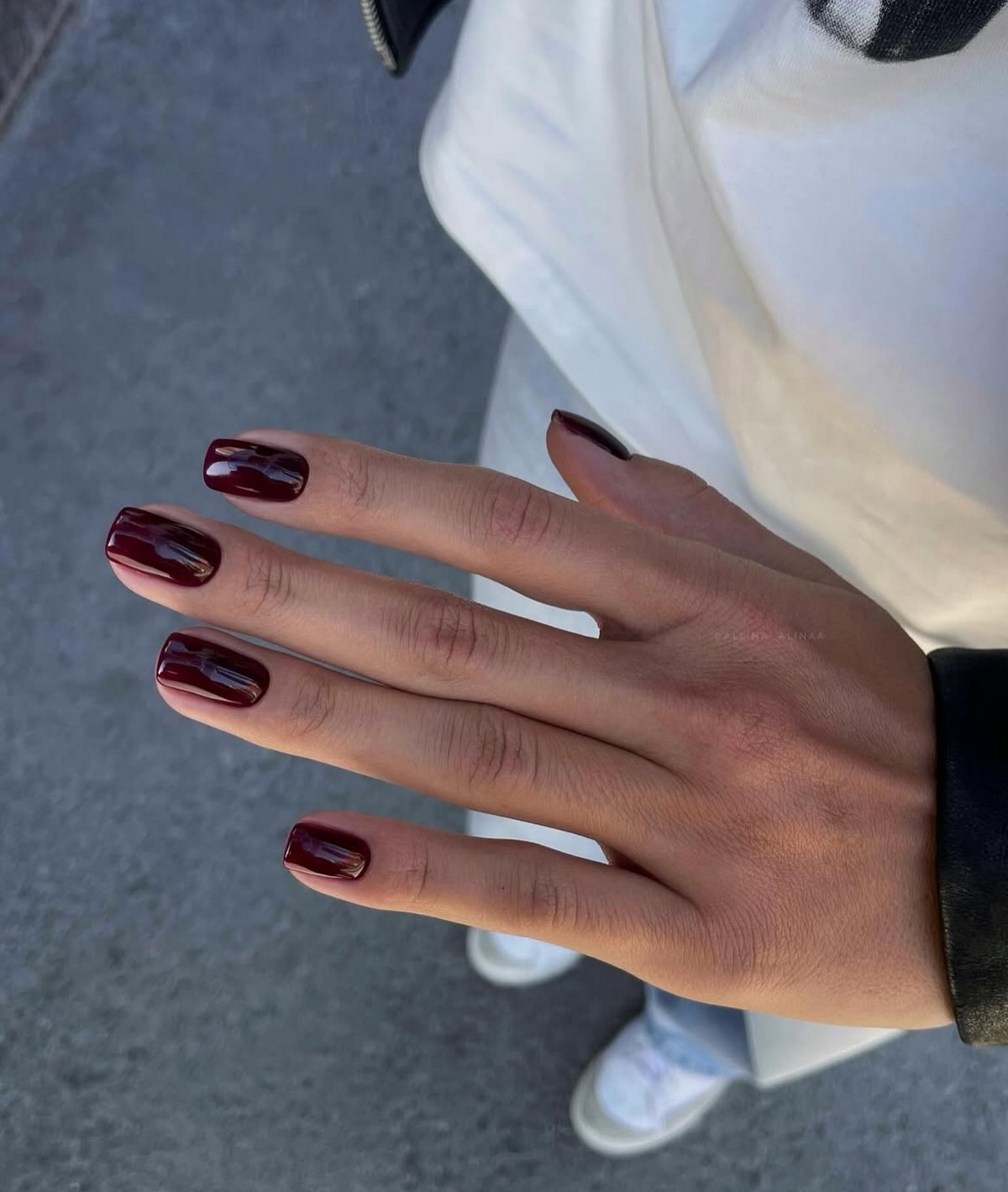 Однотонний манікюр 2026: красиві нігті зі смаком