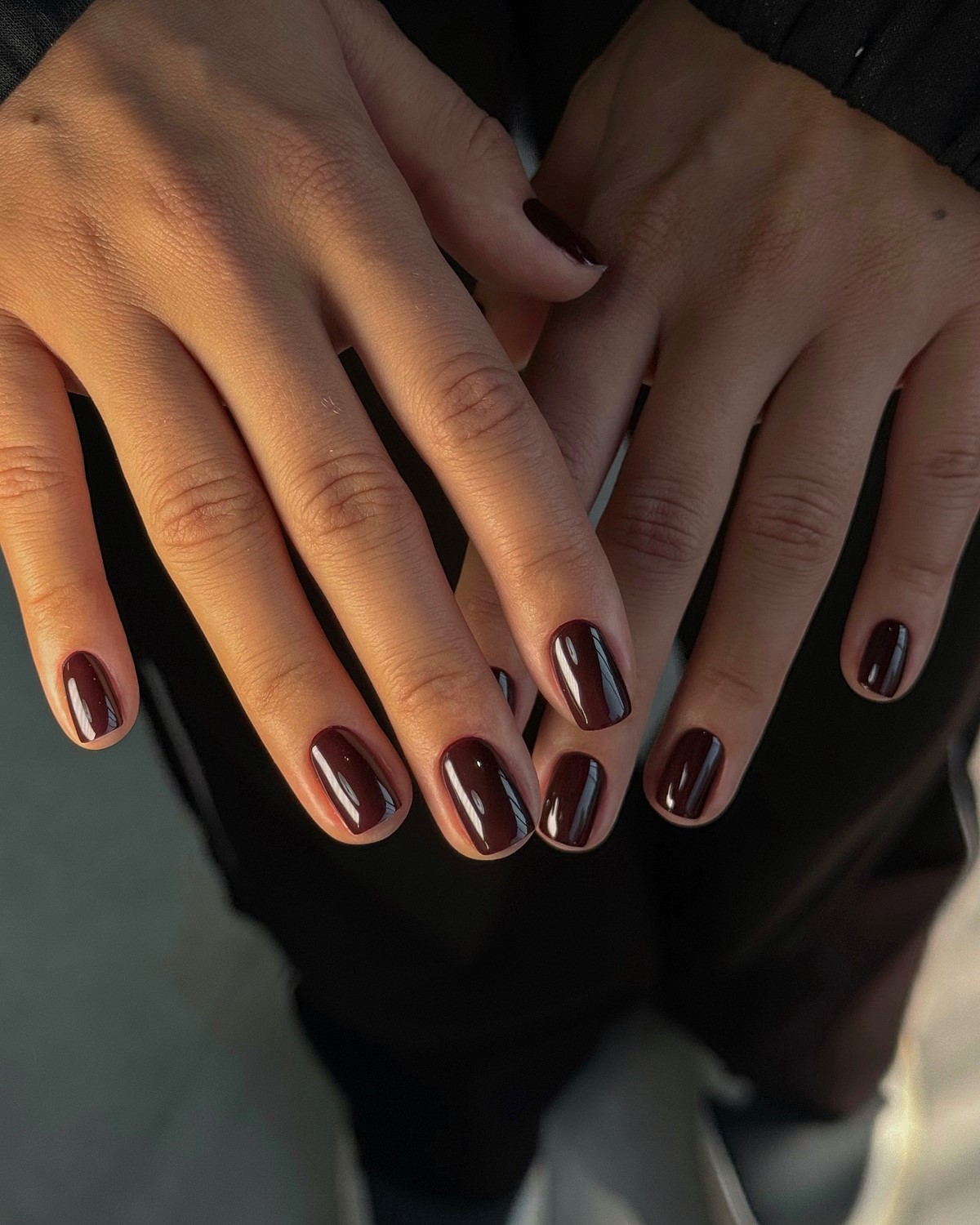 Однотонний манікюр 2026: красиві нігті зі смаком