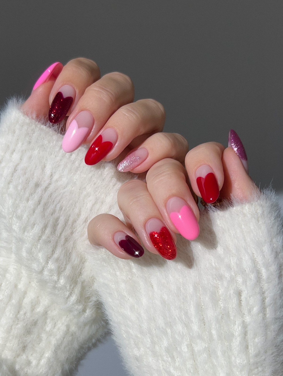 Сердечка на нігтях у лютому 2026 року: романтика в деталях