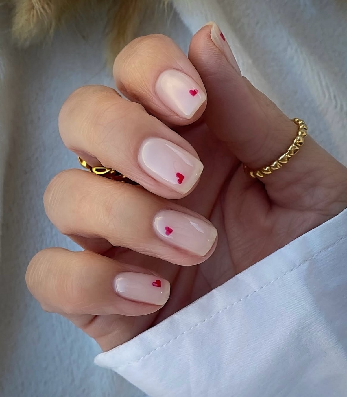 Сердечка на нігтях у лютому 2026 року: романтика в деталях