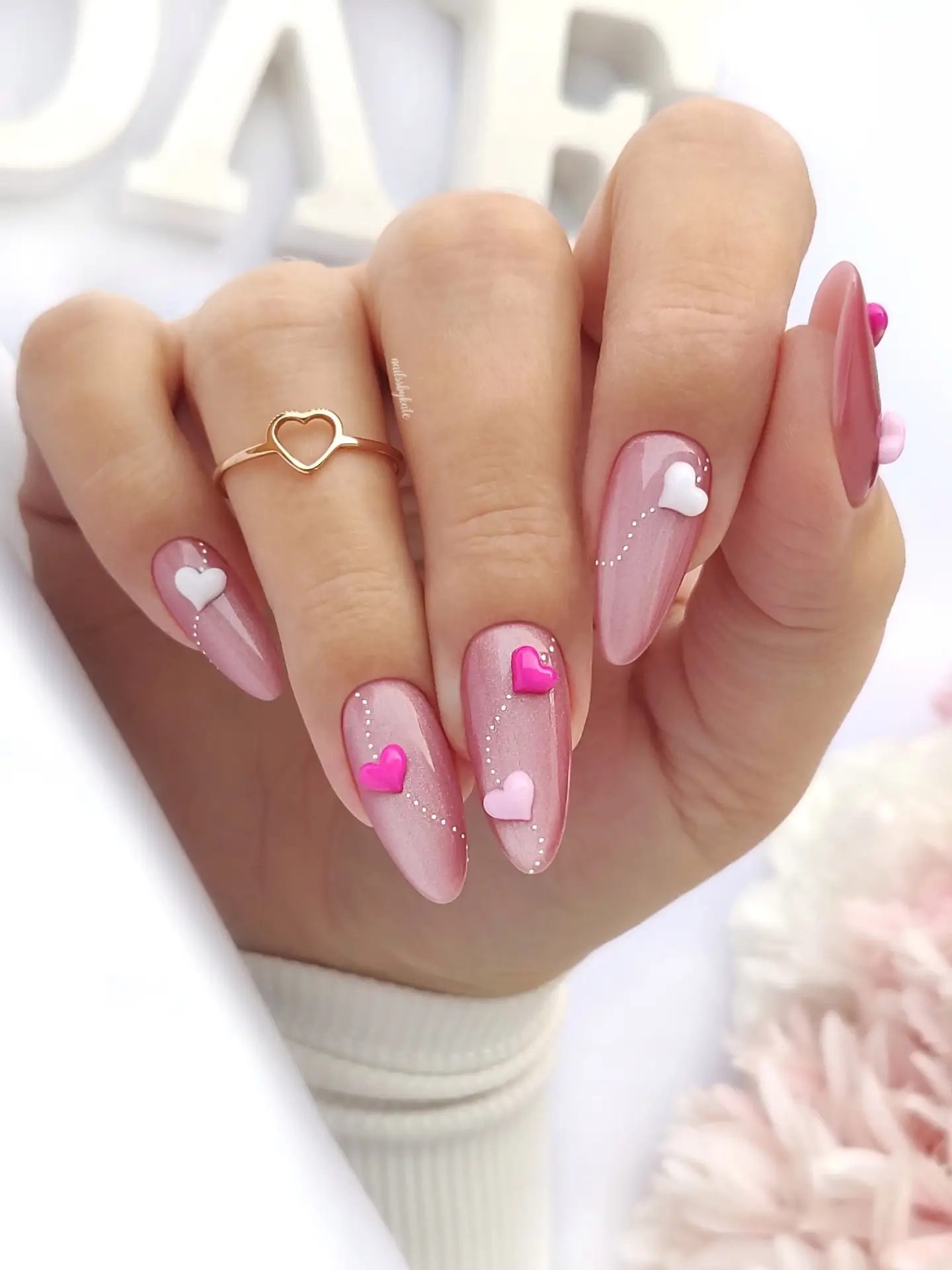 Сердечка на нігтях у лютому 2026 року: романтика в деталях