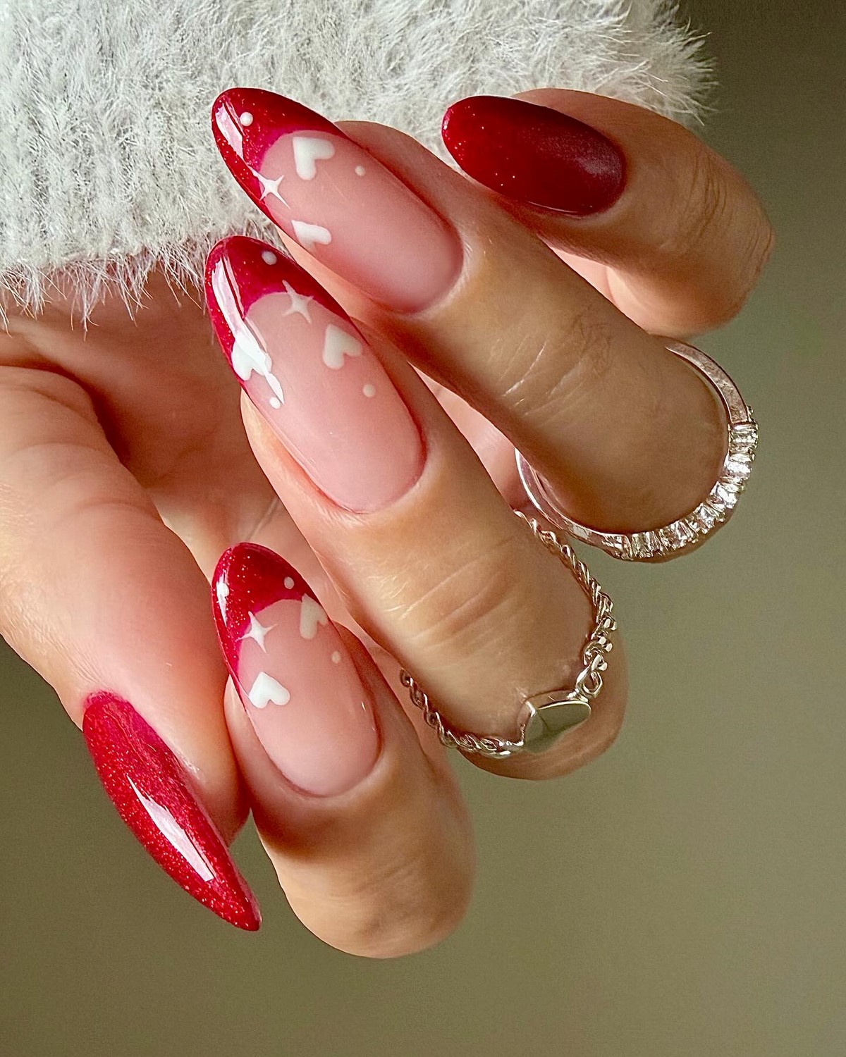 Сердечка на нігтях у лютому 2026 року: романтика в деталях