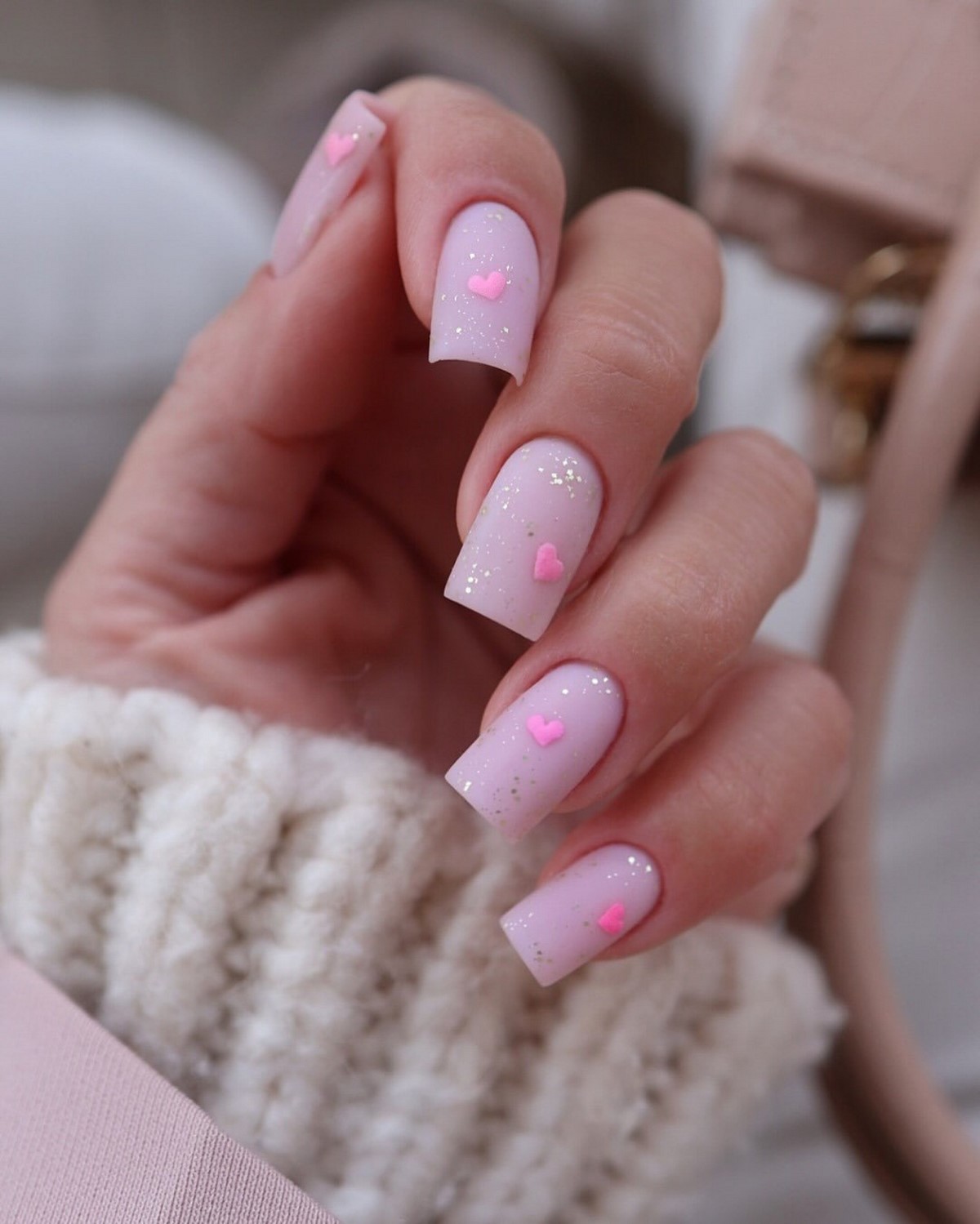 Сердечка на нігтях у лютому 2026 року: романтика в деталях