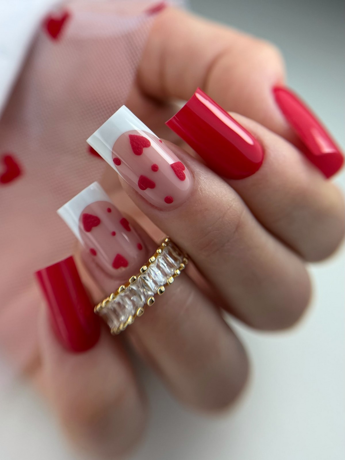 Сердечка на нігтях у лютому 2026 року: романтика в деталях