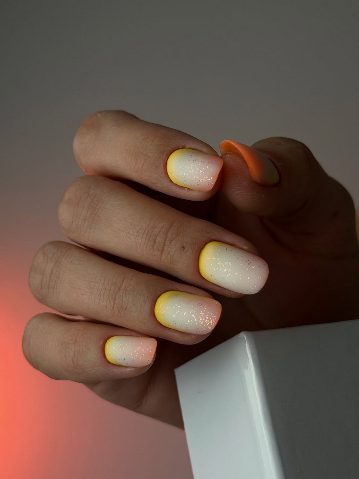Градієнтний манікюр без різких переходів: мʼякий ефект, який виглядає дорого