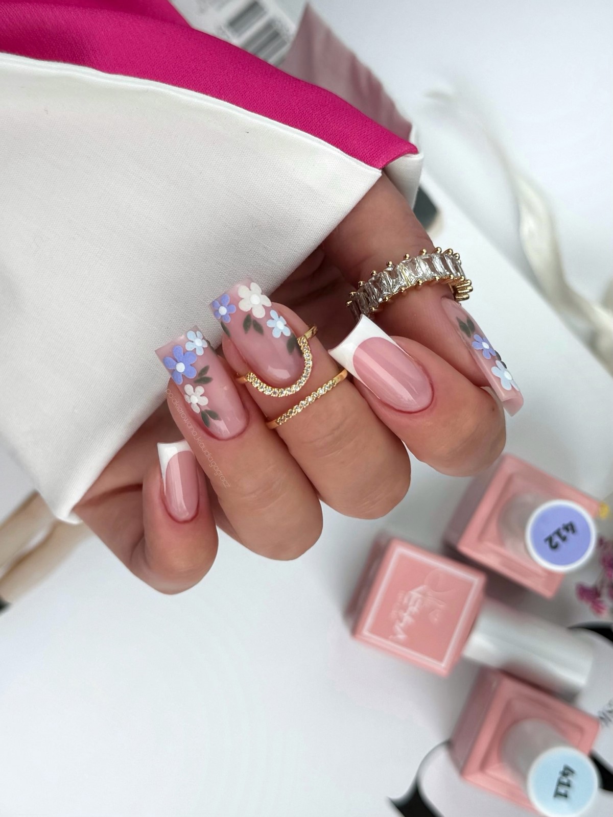 Трендовий манікюр весни 2026: фото, кольори, новинки сезону