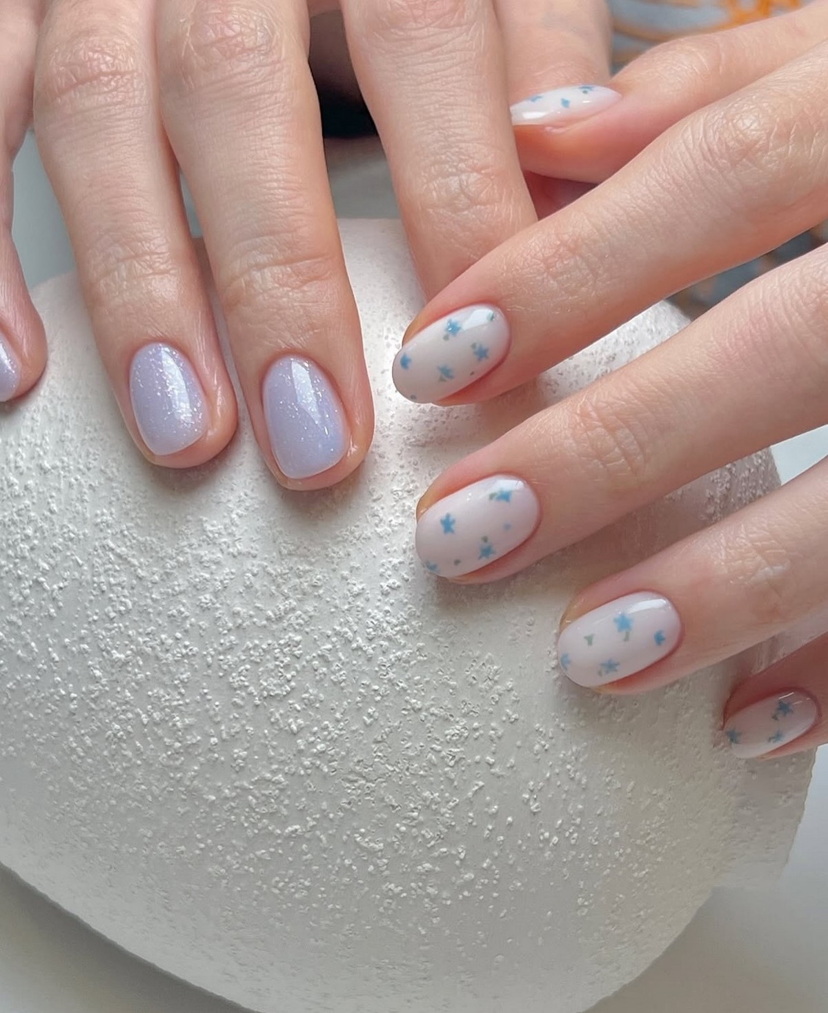 Світлий манікюр 2026 на коротку довжину: головні ідеї сезону