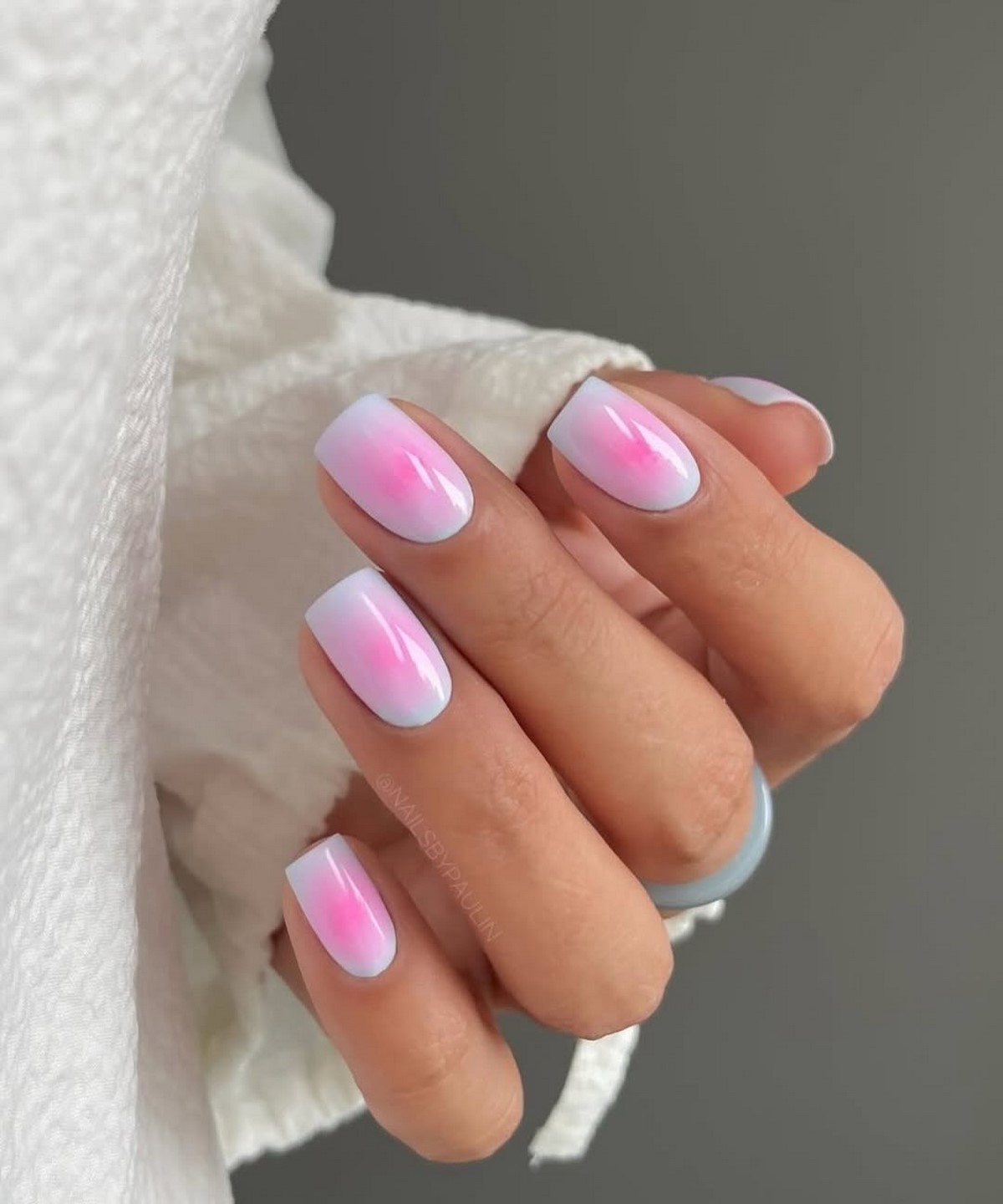 Світлий манікюр з характером: пастель, яка підкреслює стиль і статус