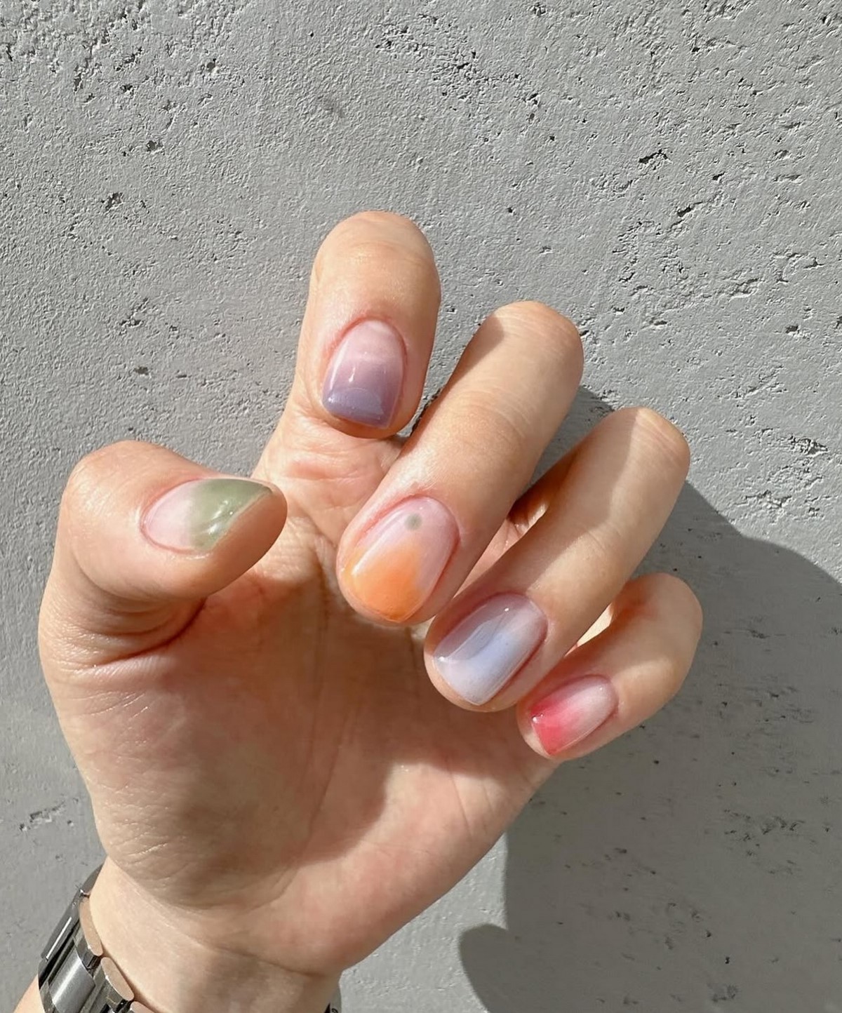 Світлий манікюр з характером: пастель, яка підкреслює стиль і статус