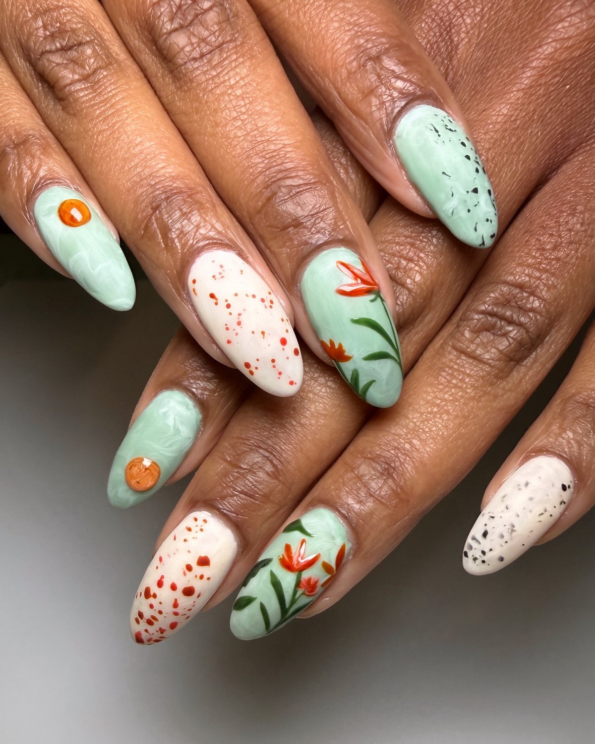 Трендовий манікюр весни 2026: фото, кольори, новинки сезону