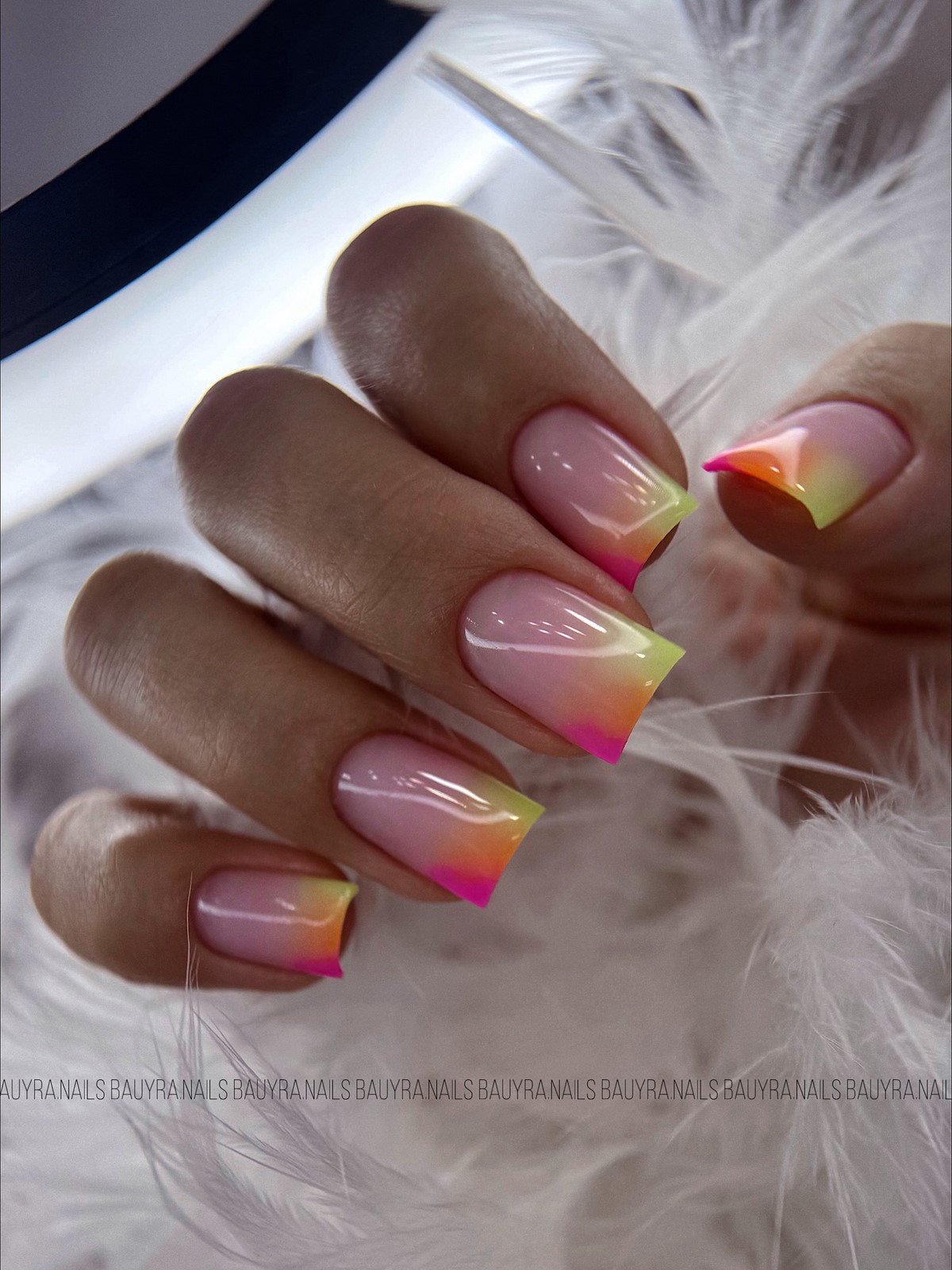 Градієнтний манікюр без різких переходів: мʼякий ефект, який виглядає дорого