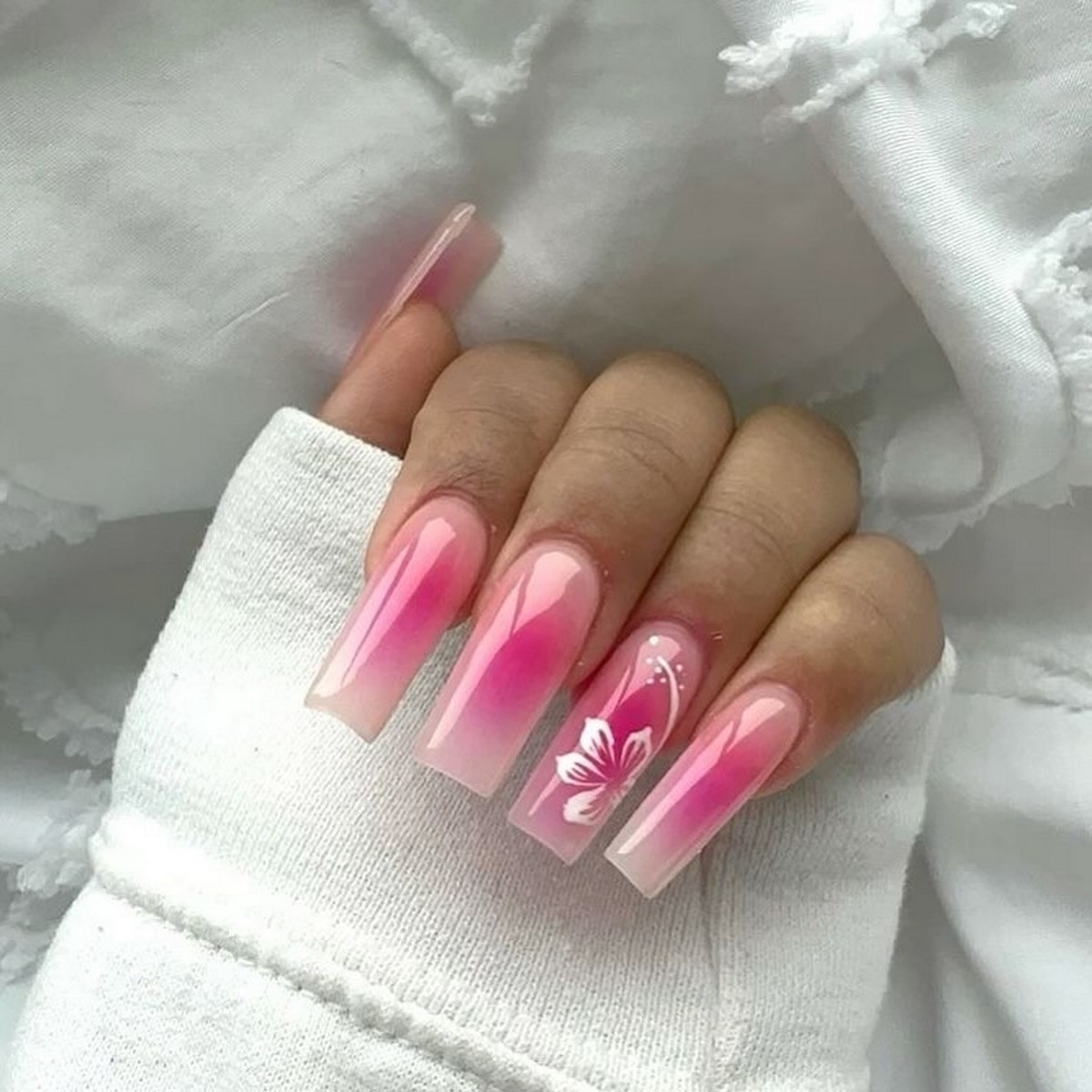 Світлий манікюр з характером: пастель, яка підкреслює стиль і статус