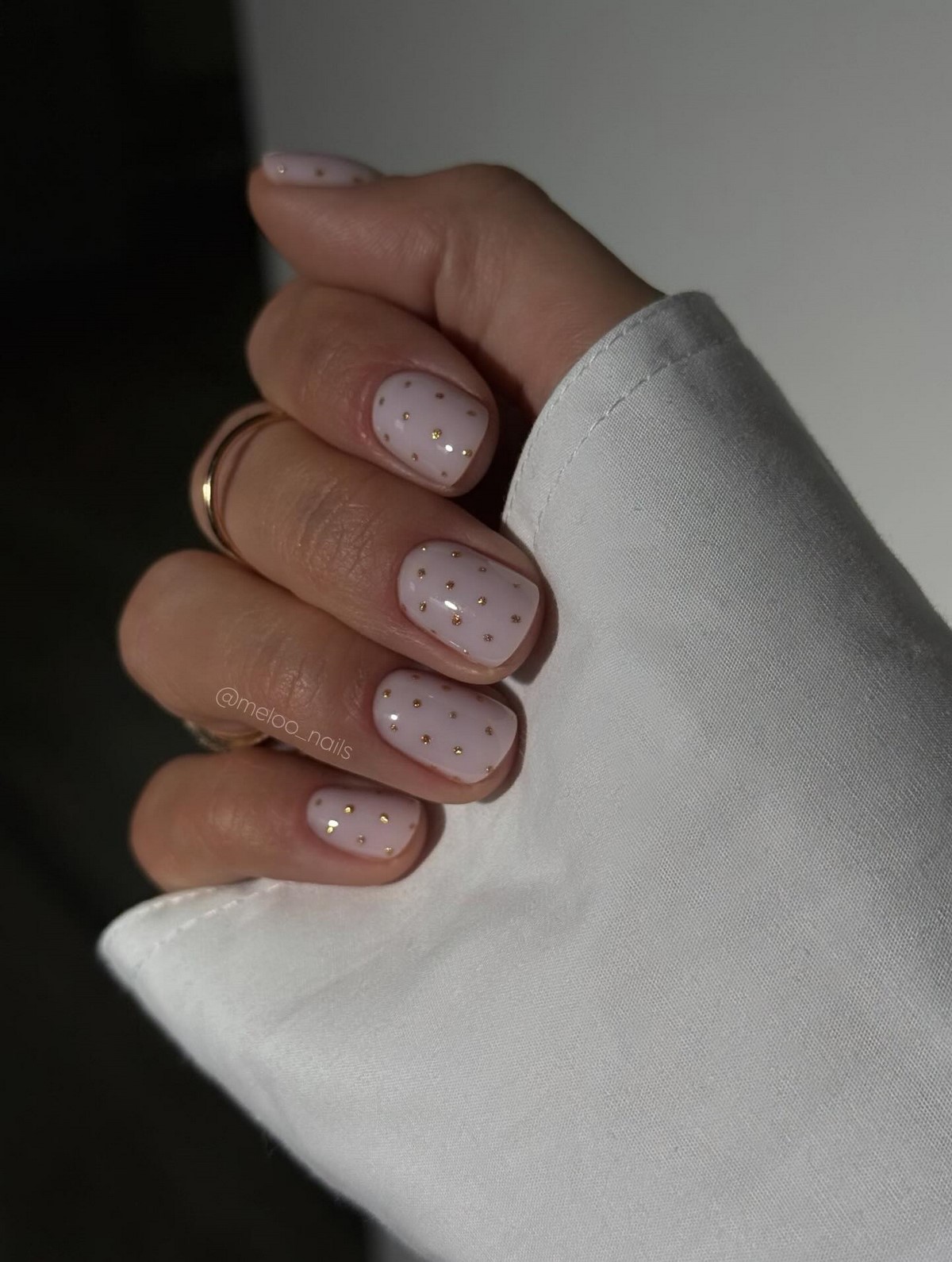 Світлий манікюр 2026 на коротку довжину: головні ідеї сезону