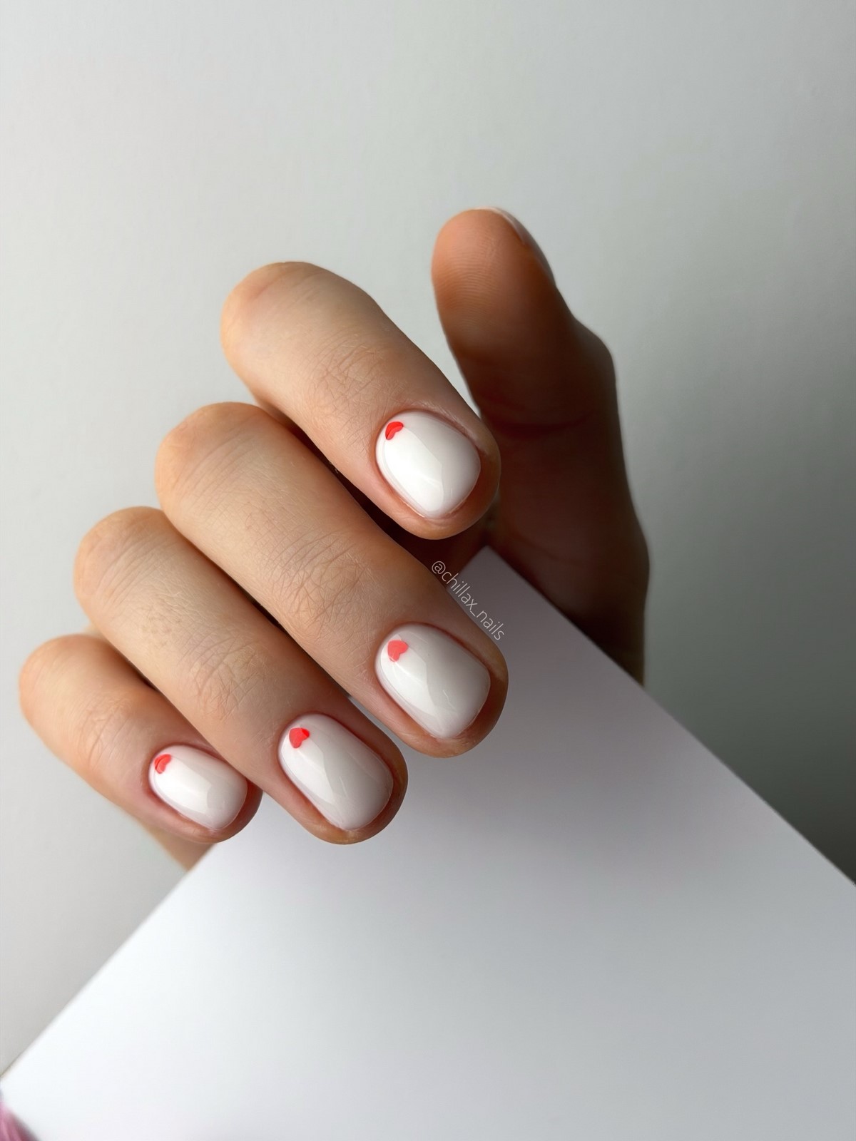 Трендовий манікюр весни 2026: фото, кольори, новинки сезону