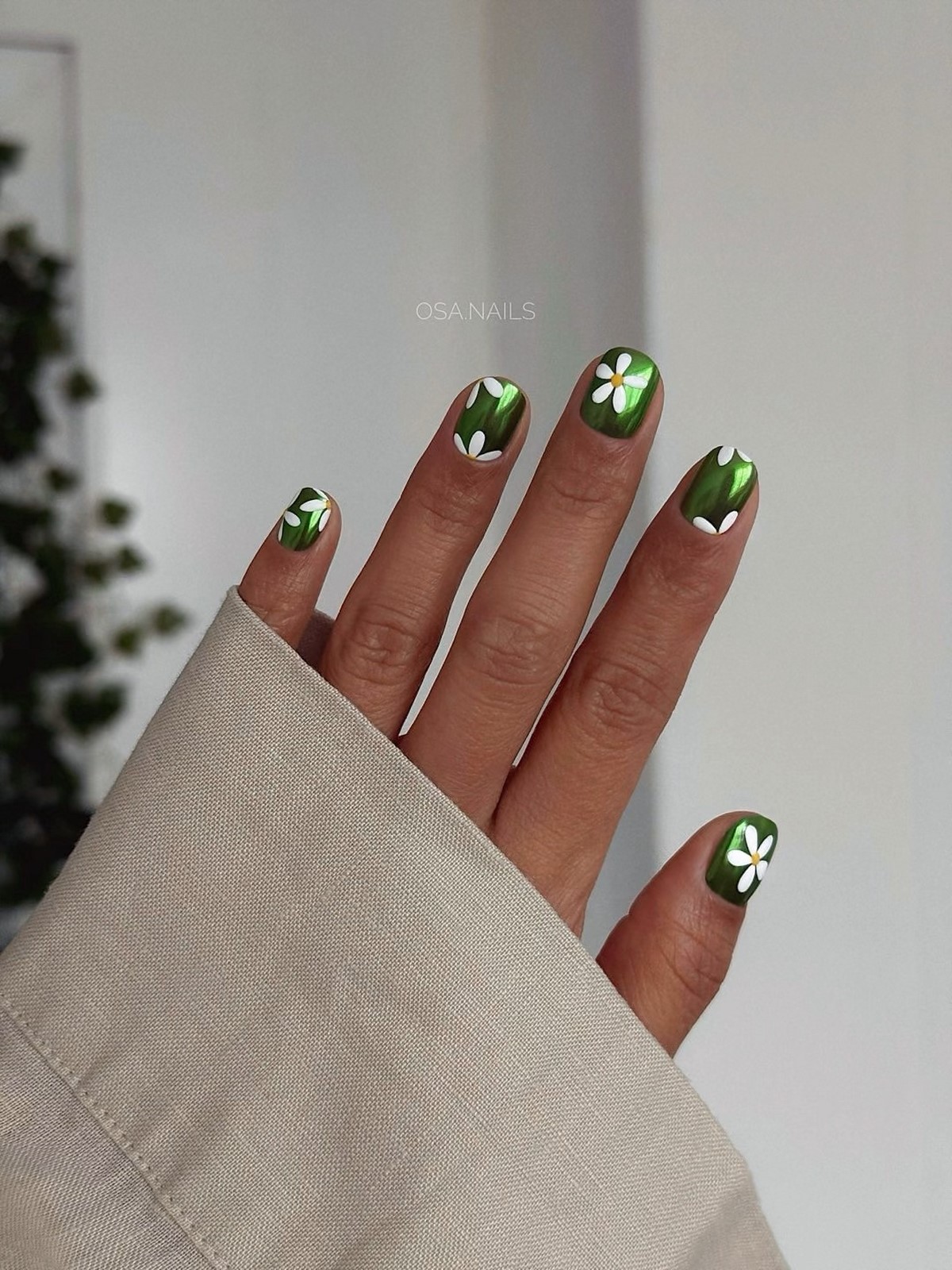 Трендовий манікюр весни 2026: фото, кольори, новинки сезону