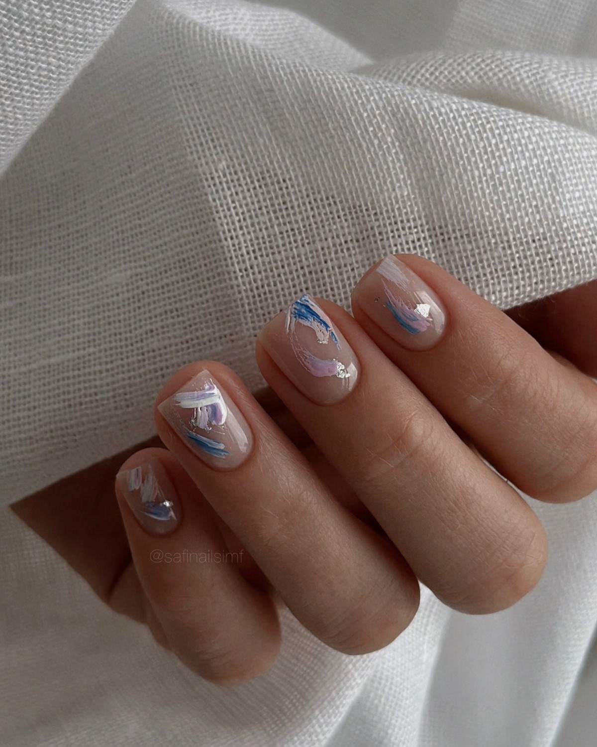 Світлий манікюр з характером: пастель, яка підкреслює стиль і статус