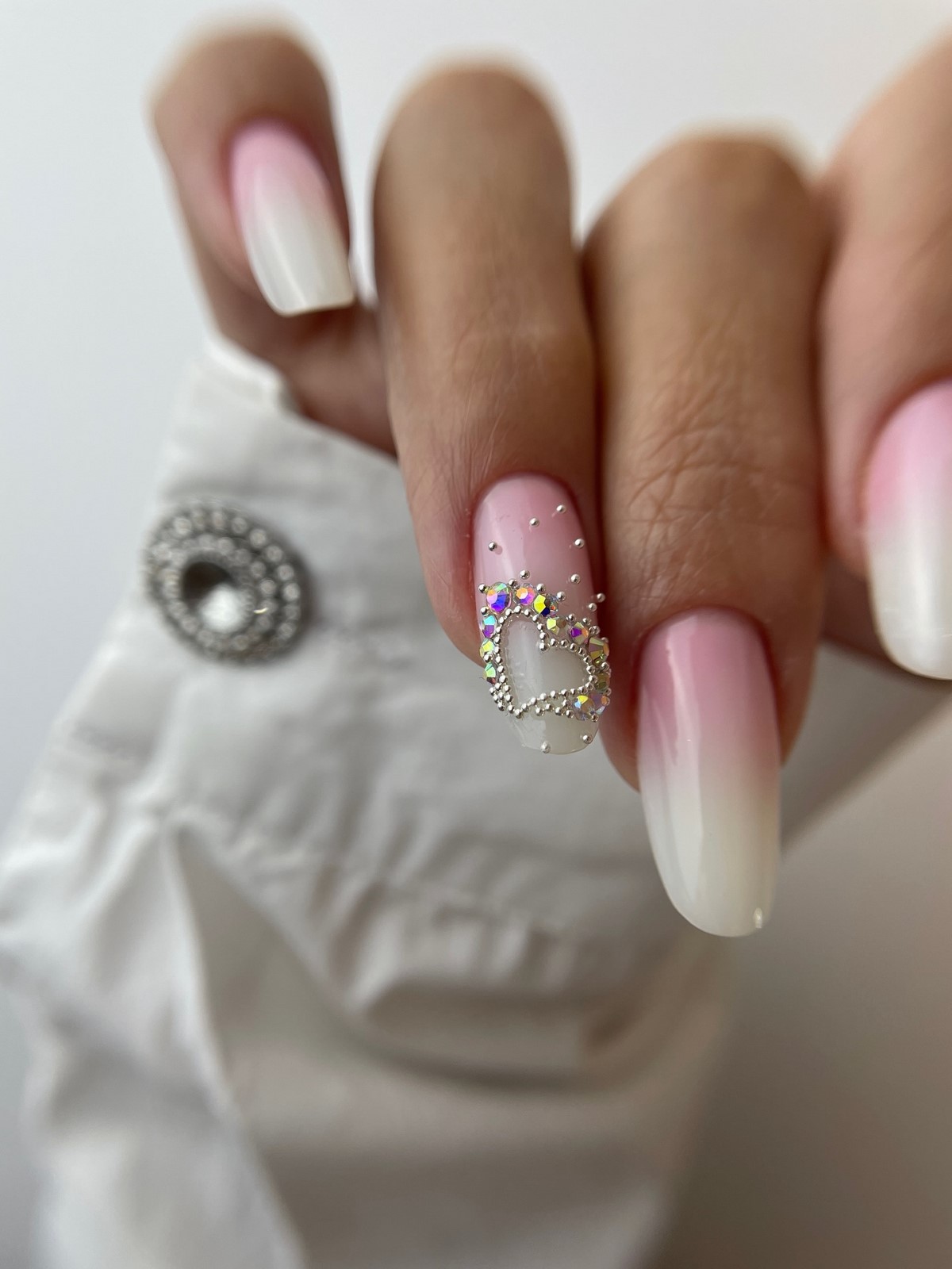 Градієнтний манікюр без різких переходів: мʼякий ефект, який виглядає дорого