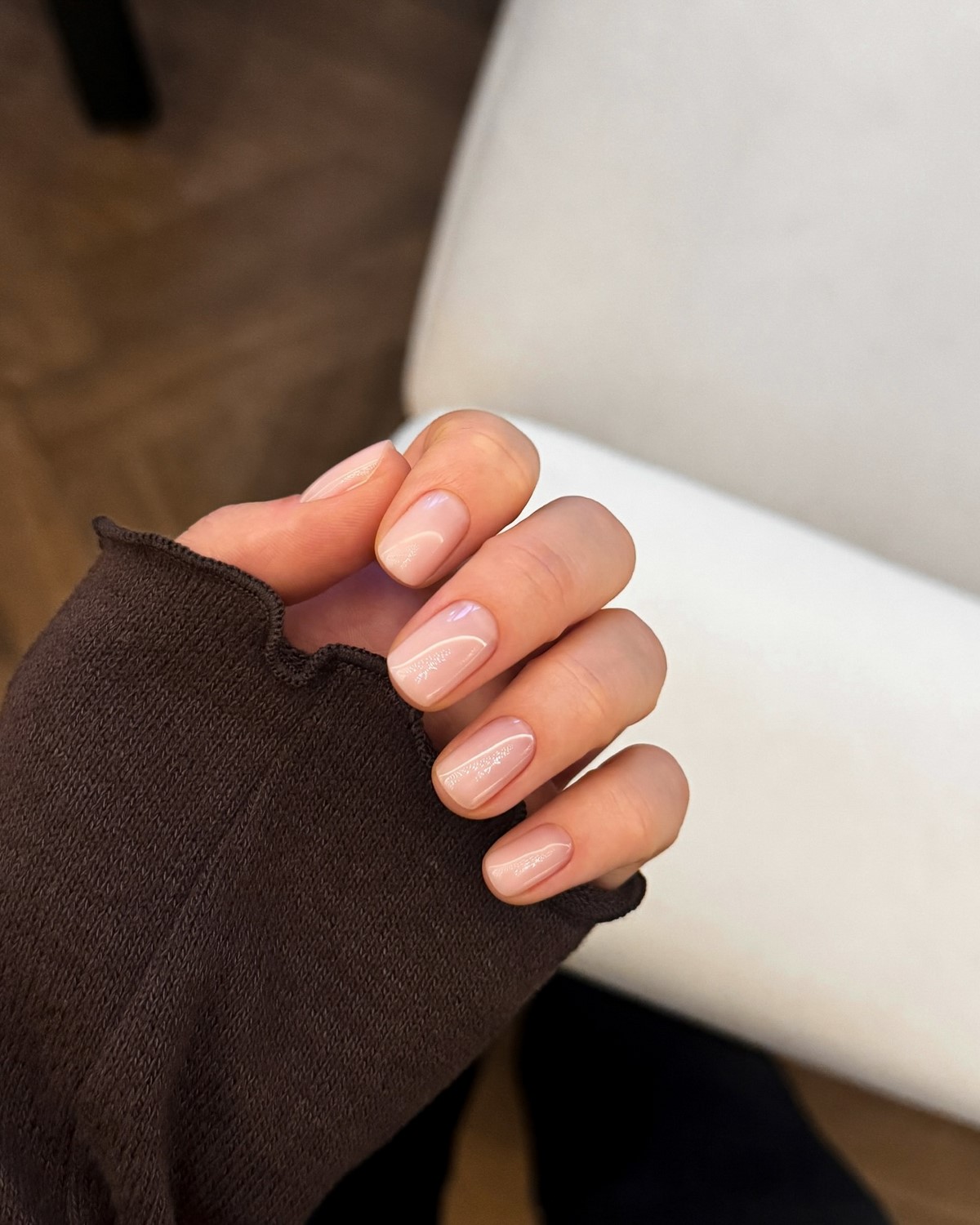 Глянцеві нігті без декору: тренд на чистоту і простоту